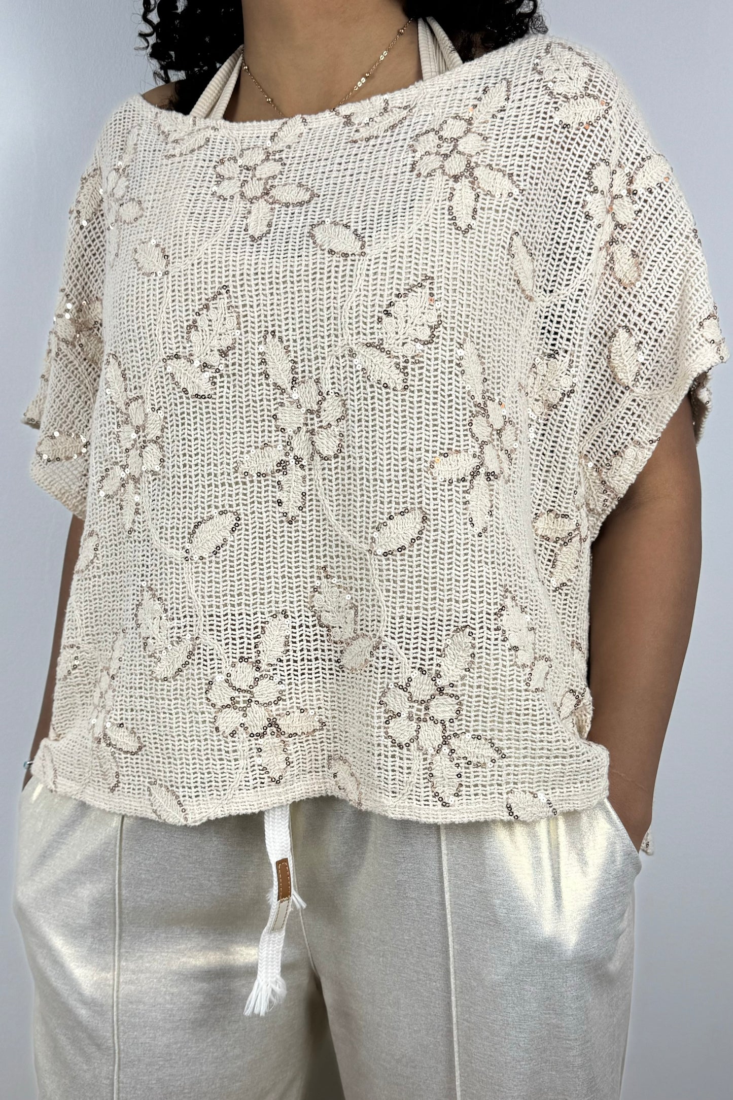 Damen-Häkelshirt mit floralem Muster – romantischer Look