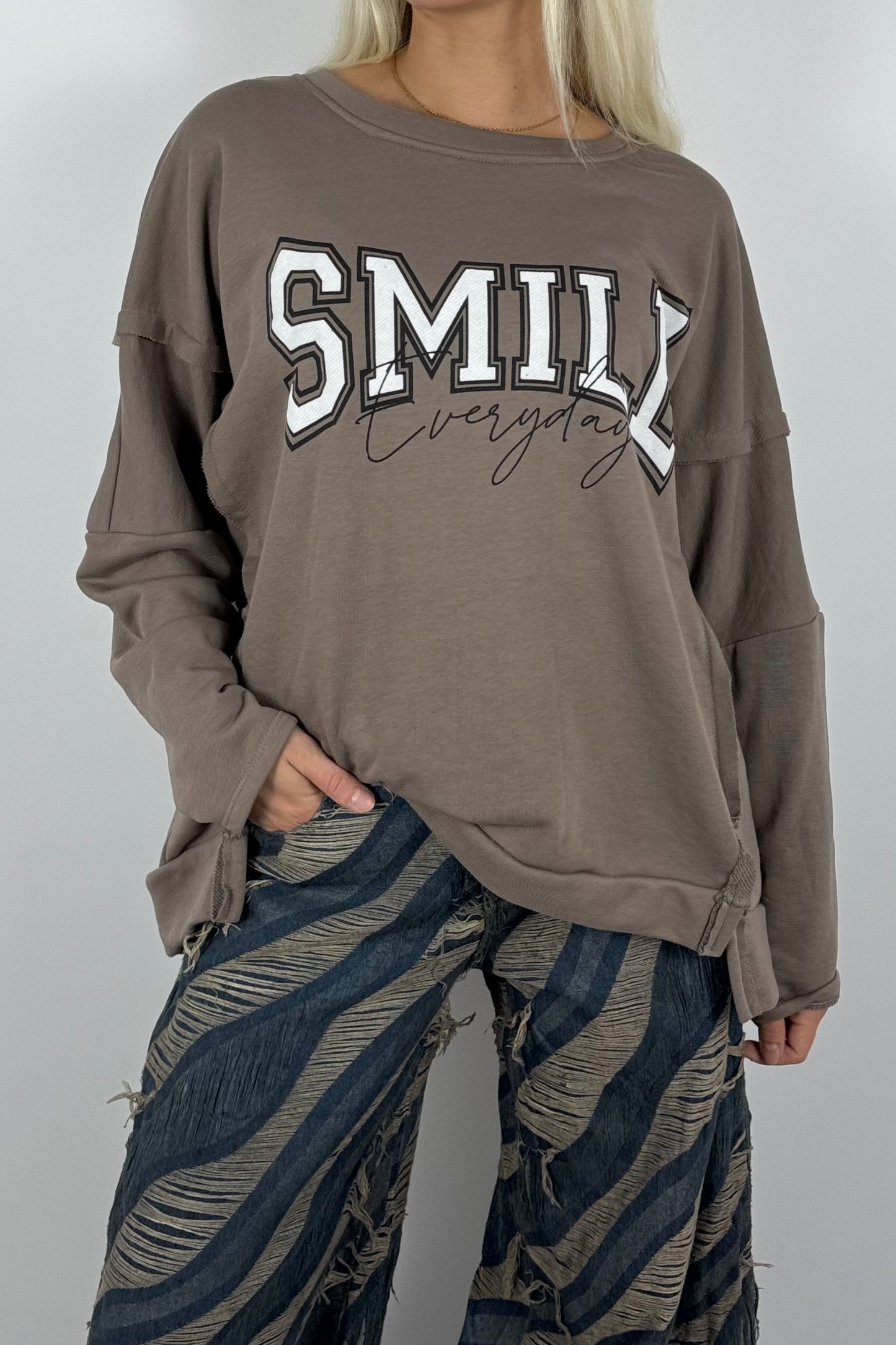 Damen Oversize Sweatshirt „SMILE Everyday“ –Mud