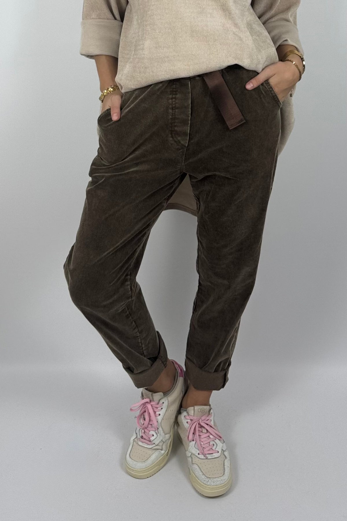 Damen Cordhose mit Gürtel – Schoko