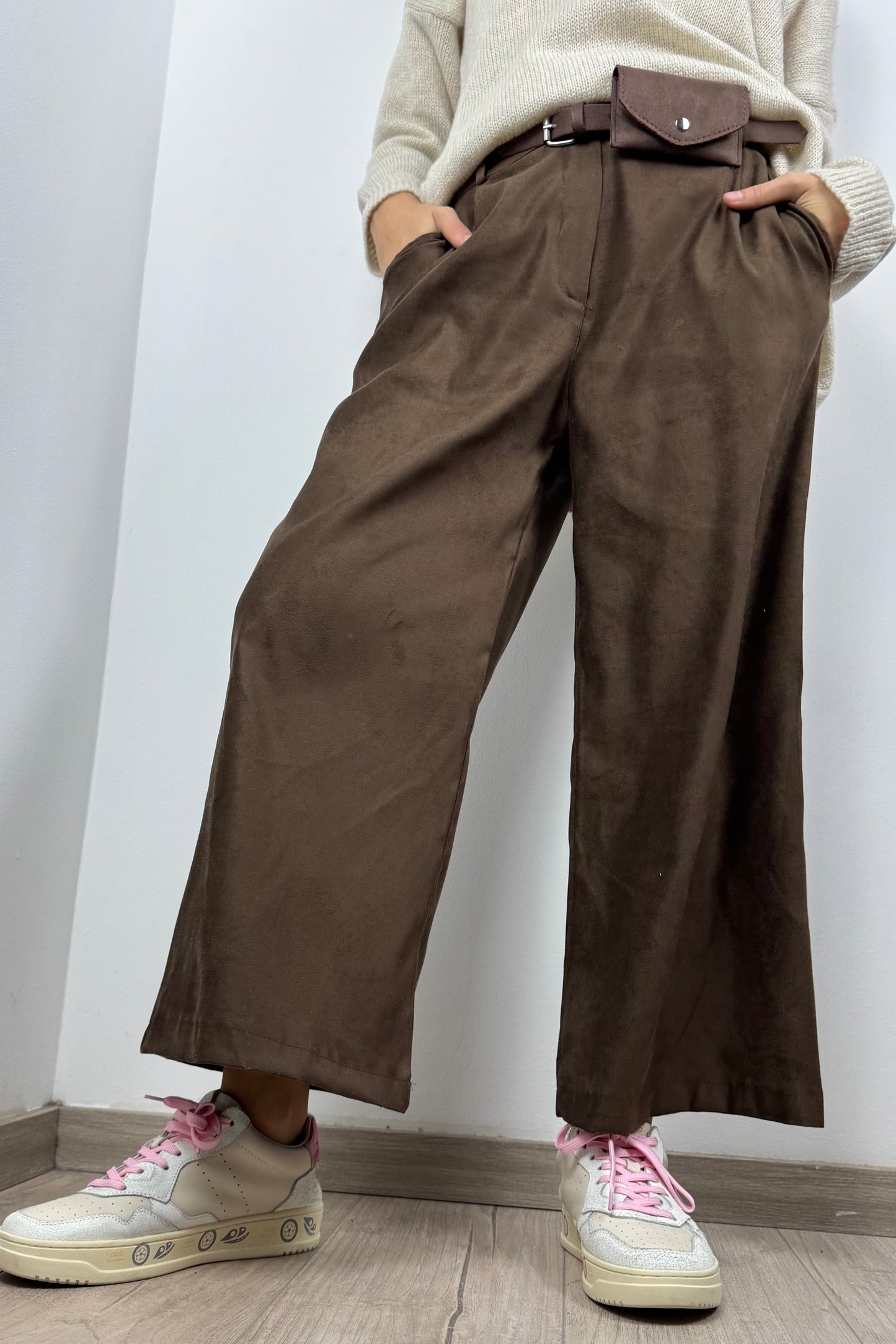 Weite Hose mit Gürtel & Tasche –Choco