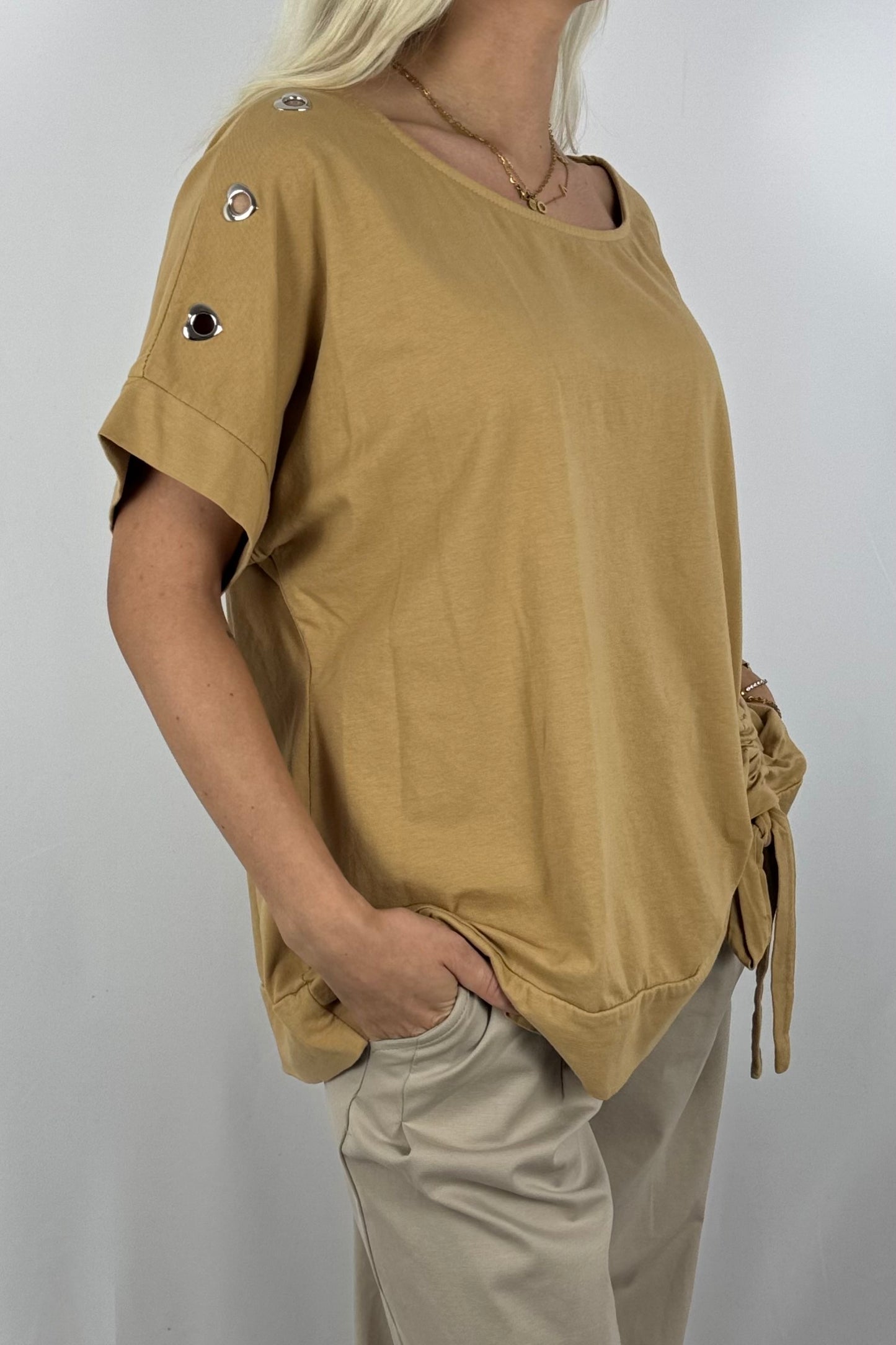 Shirt mit Raffdetail & Zierschnürung – lässig und modern-Kamel