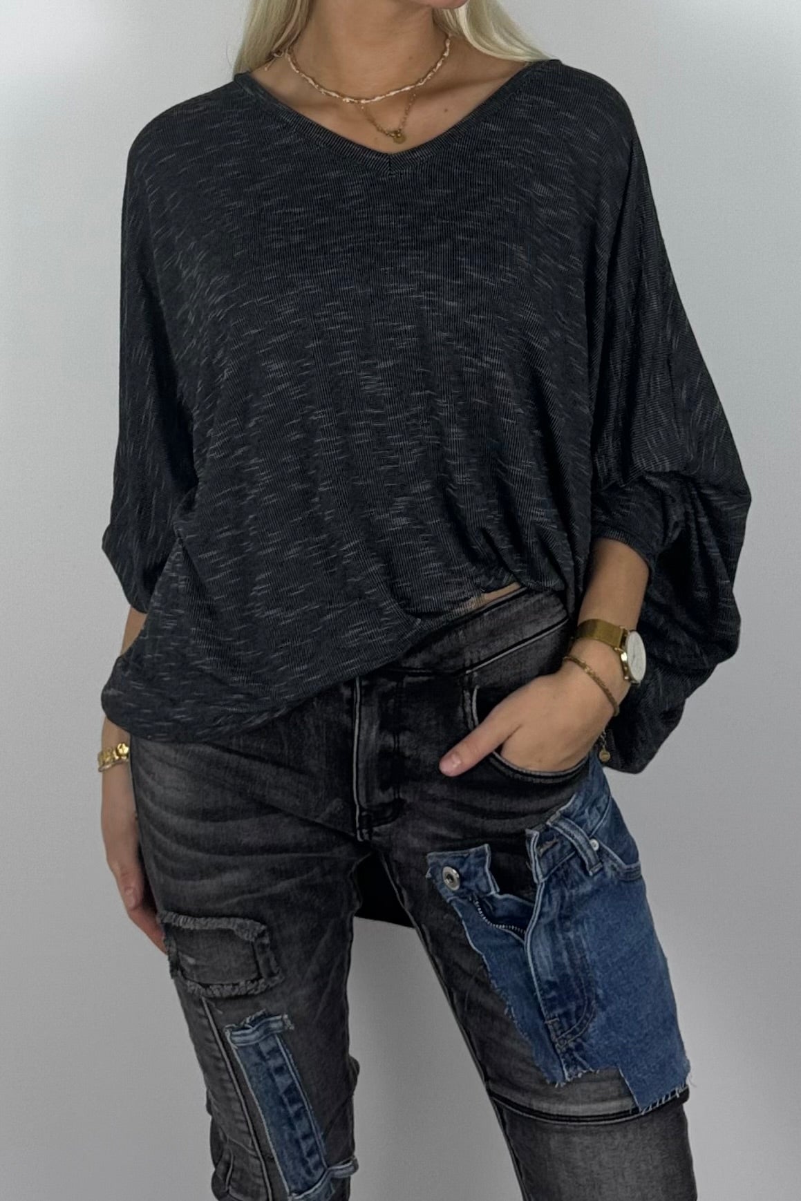 Damen Oversize Shirt mit V-Ausschnitt – Schwarz