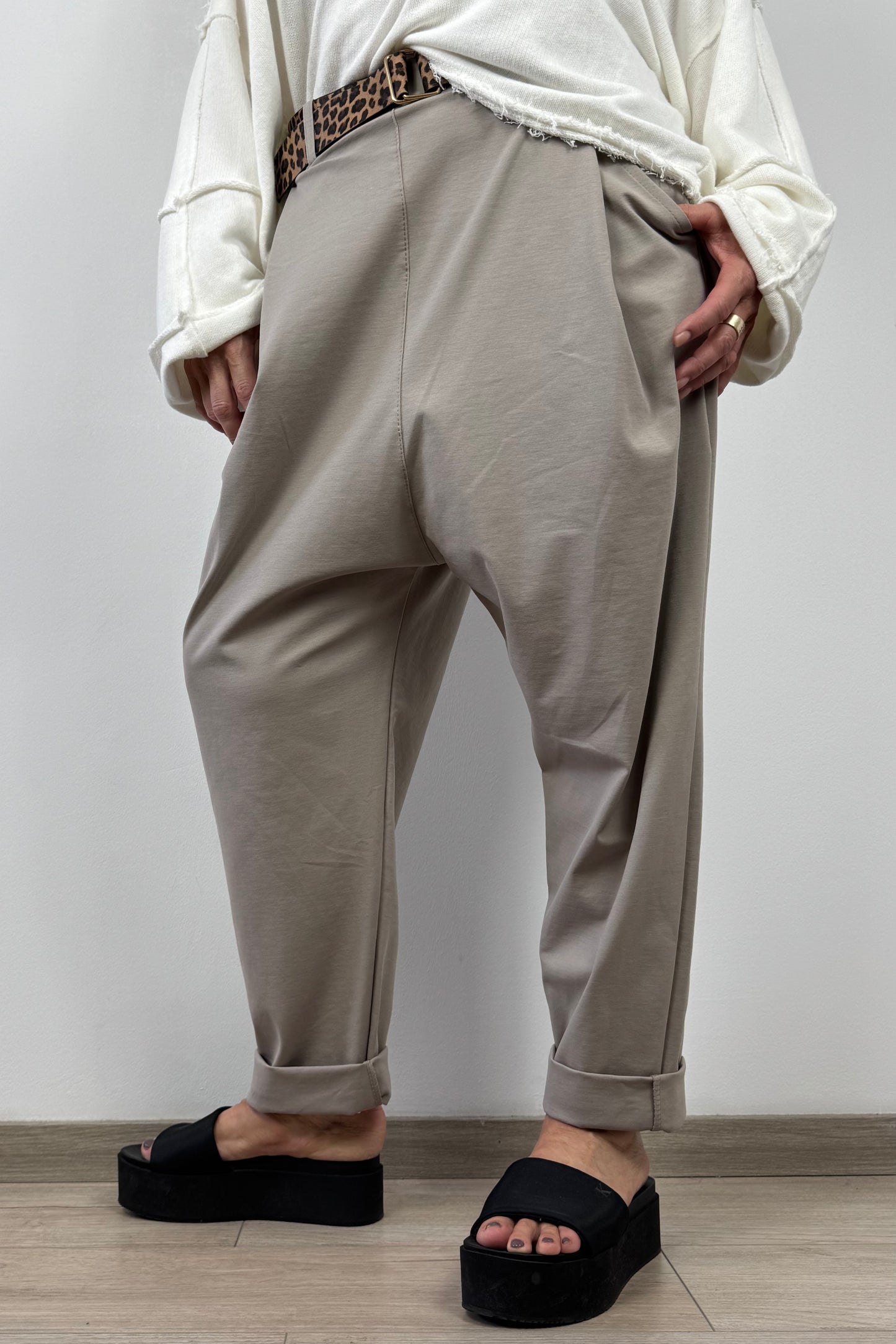Hose mit Stretchbund und Leoparden-Gürtel