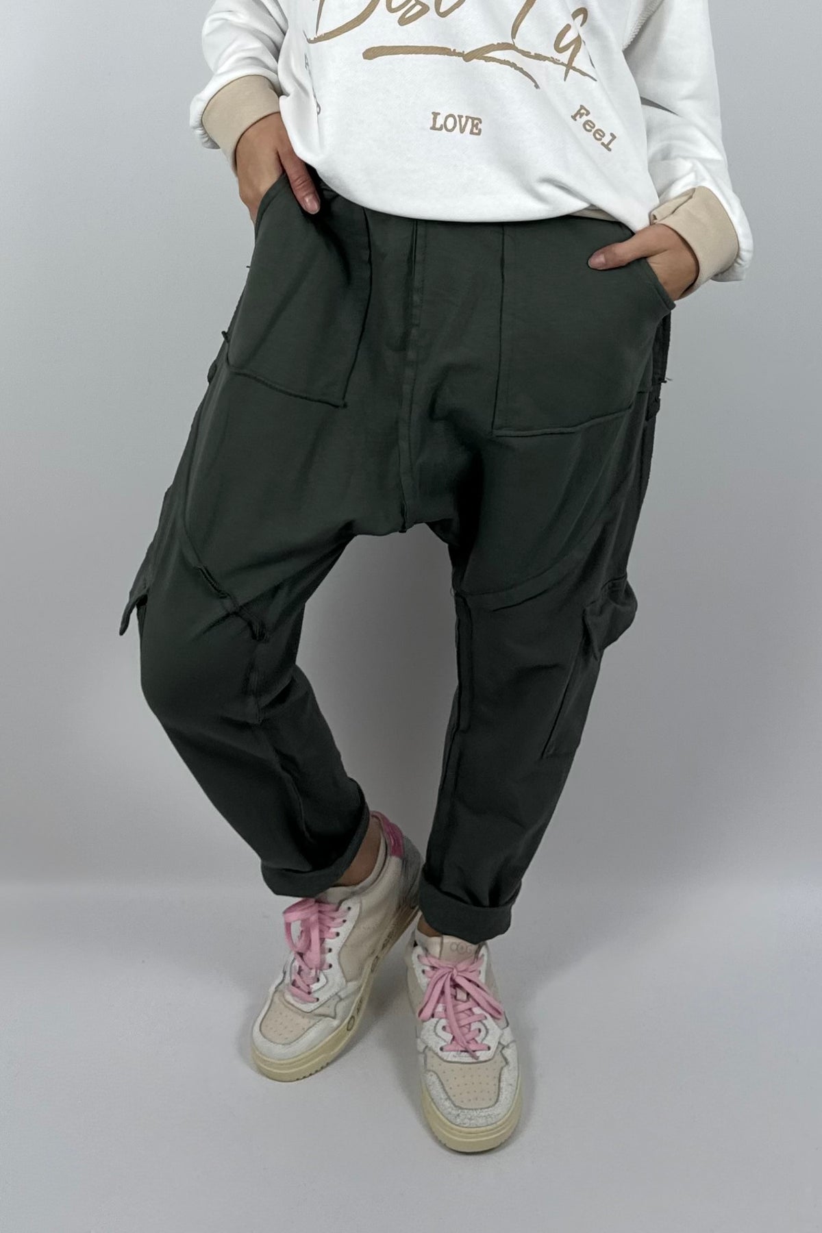 Damen-Cargohose mit tiefem Schritt und Ziernähten-Khaki