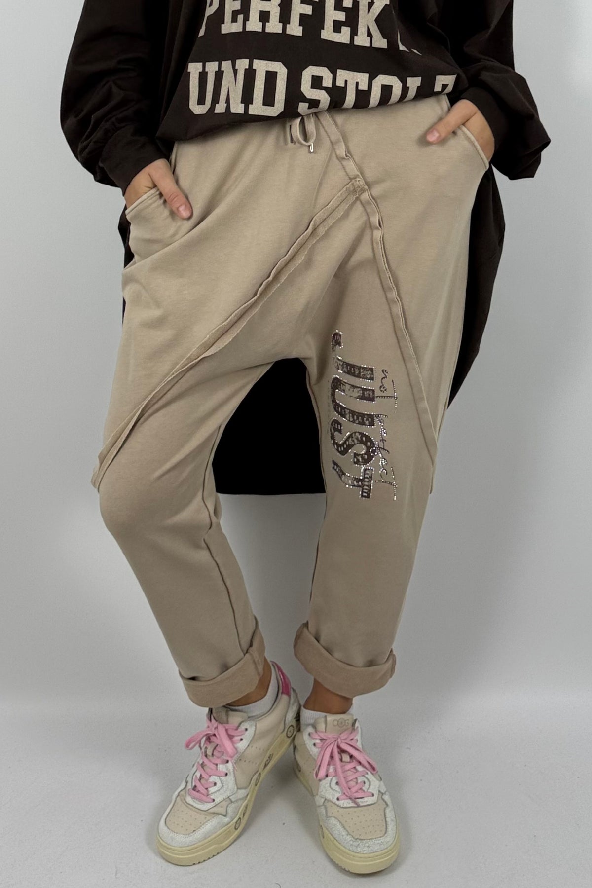 Lässige Baggy-Hose mit „JUST“-Detail – Safari