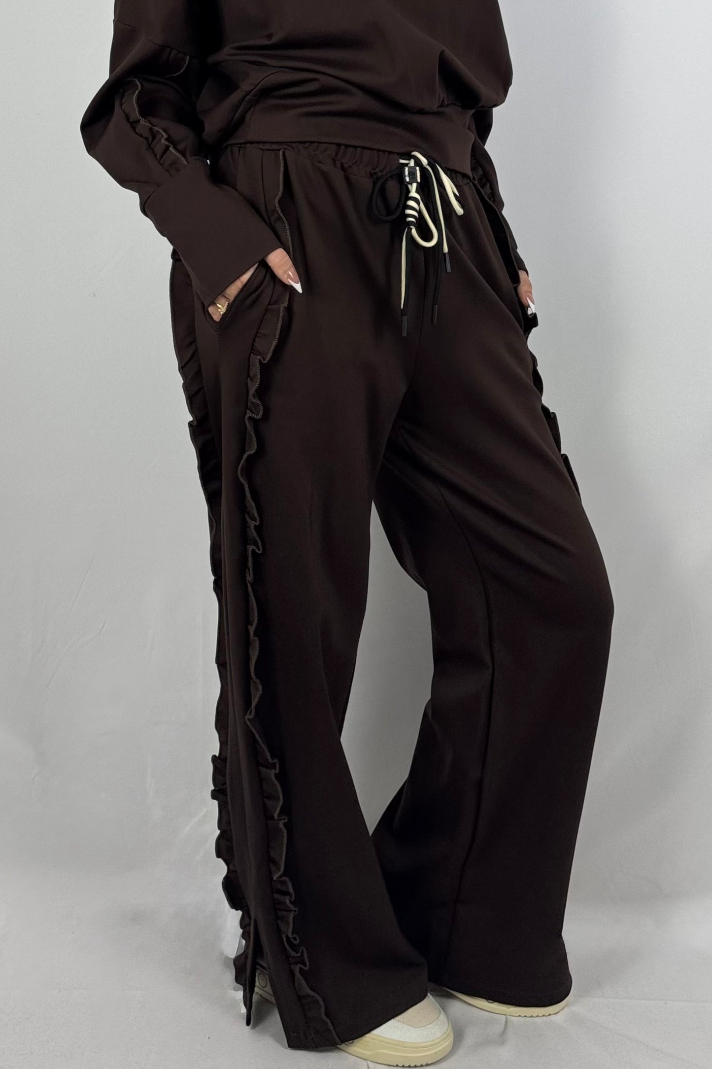 Lässige Hose mit Rüschen-Details-Schoko