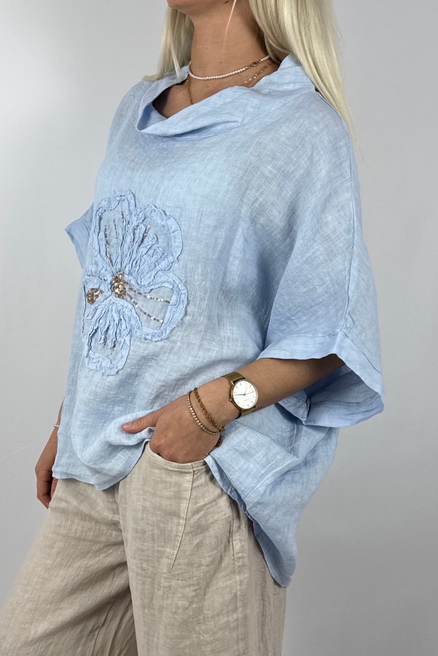 Leinen Shirt mit Blumen-Applikation – Lässiger Look-Hellblau