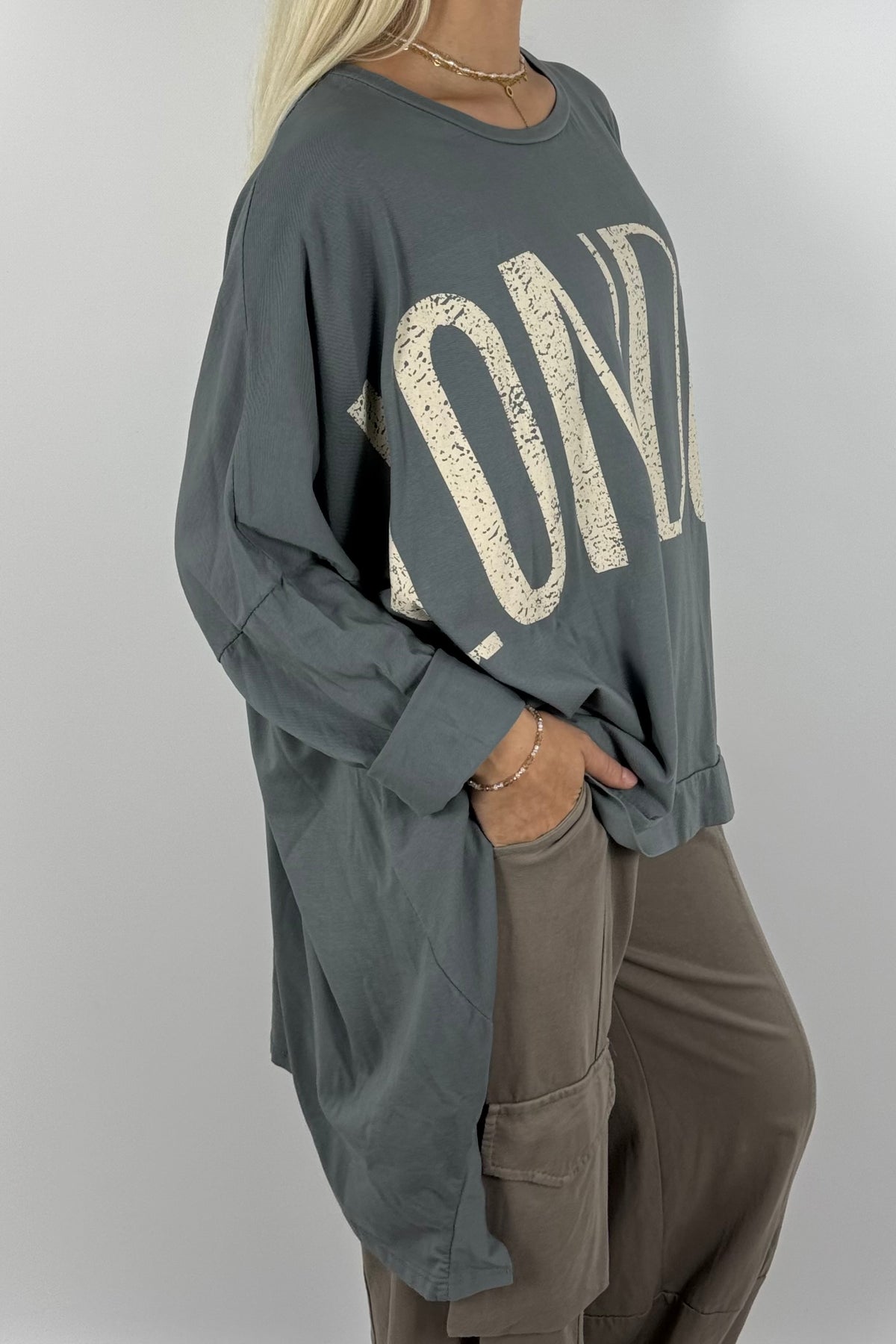 Oversize Shirt mit „LONDON“-Print – Grau