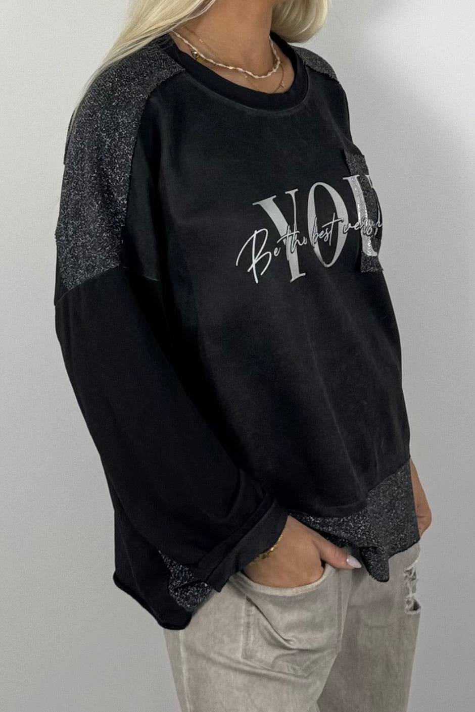 Oversize Damen Sweatshirt mit Glitzer-Details & Schriftzug – grau