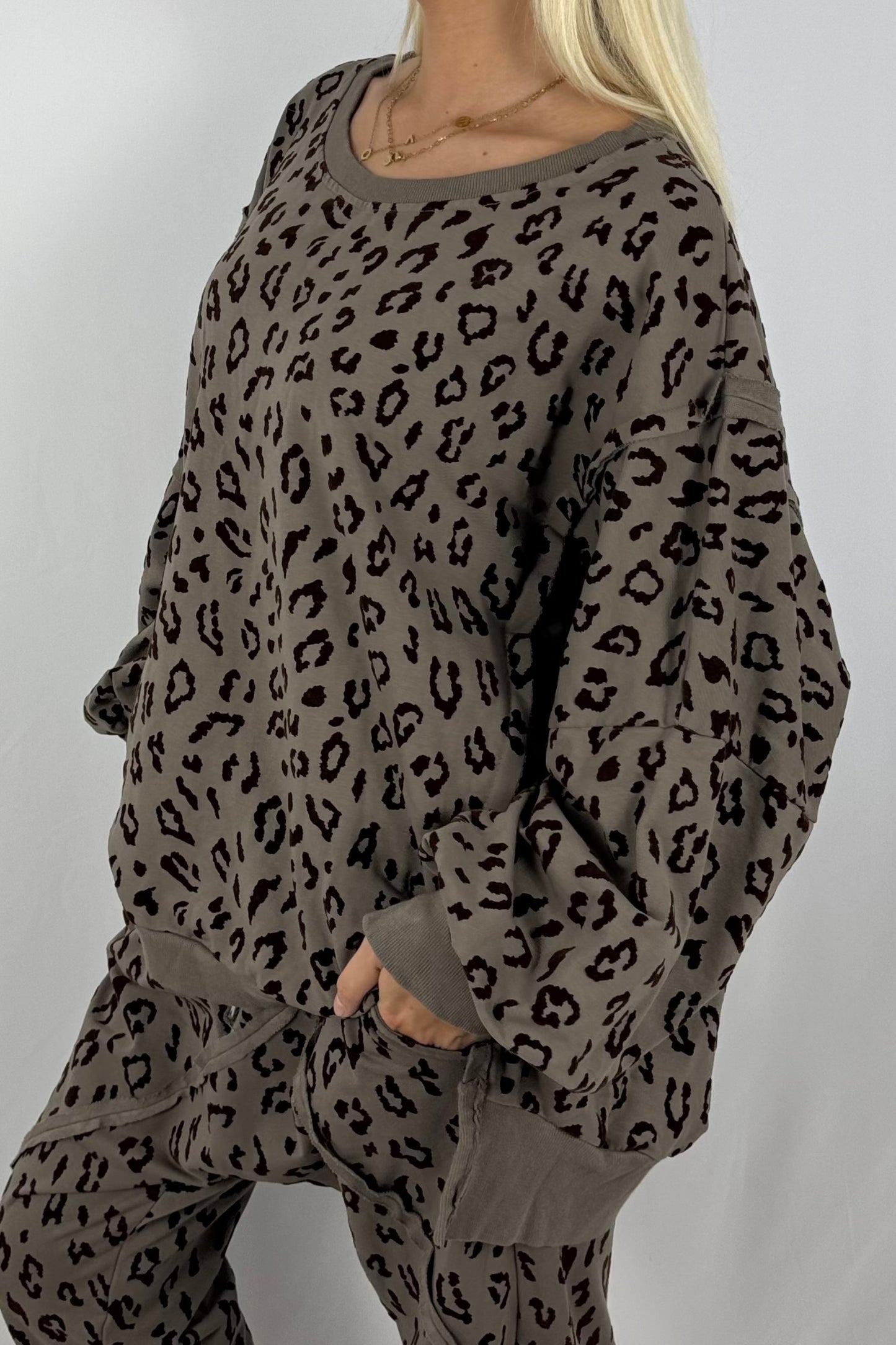 Damen Leo Sweatshirt – Oversize-Mud
