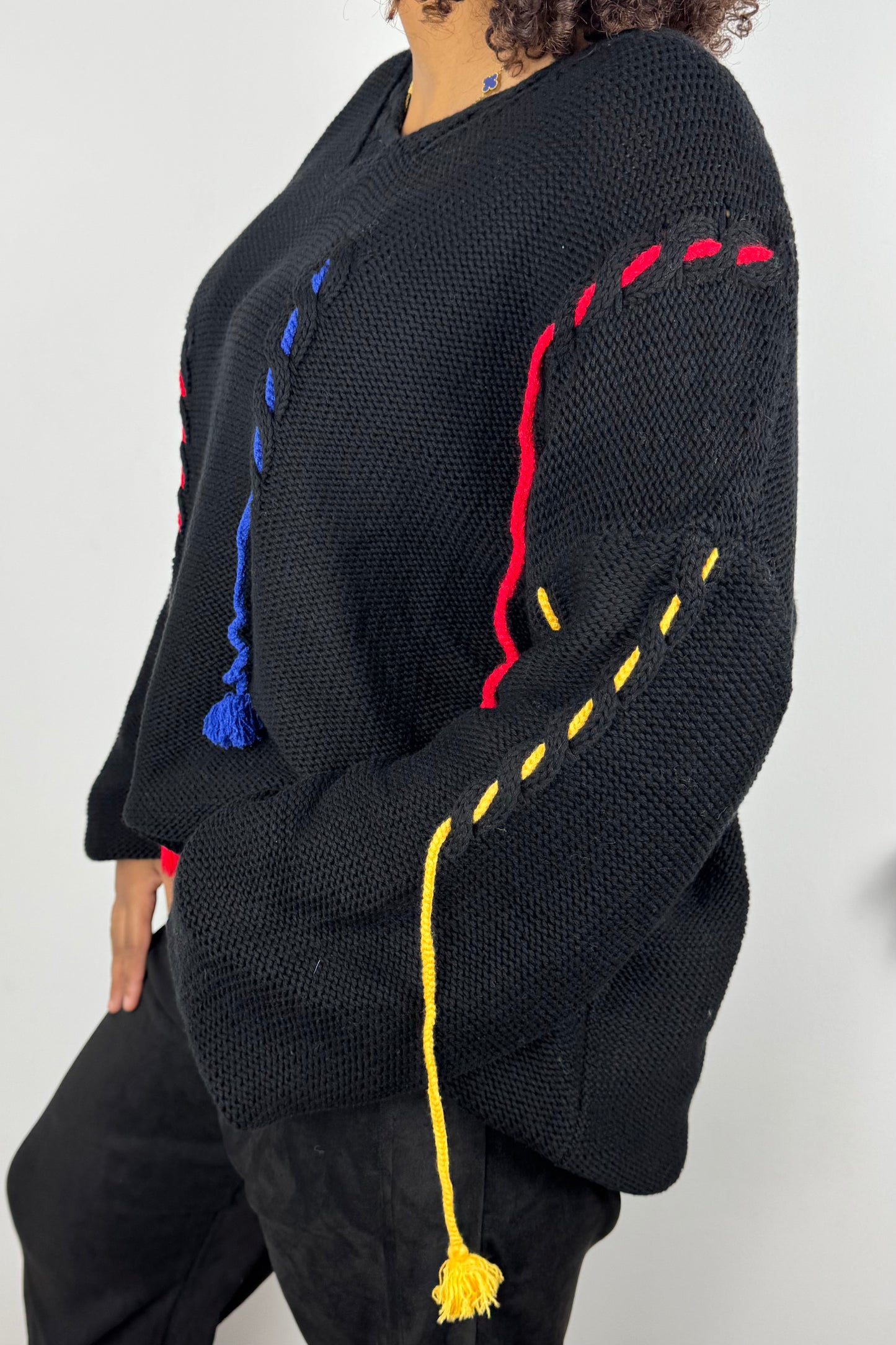 Strickpullover mit bunten Details – Schwarz