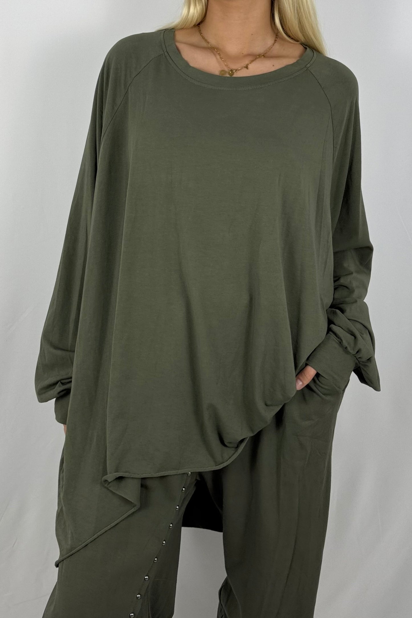 Oversize-Shirt „STYLE“ mit Leo-Print auf dem Rücken-Khaki