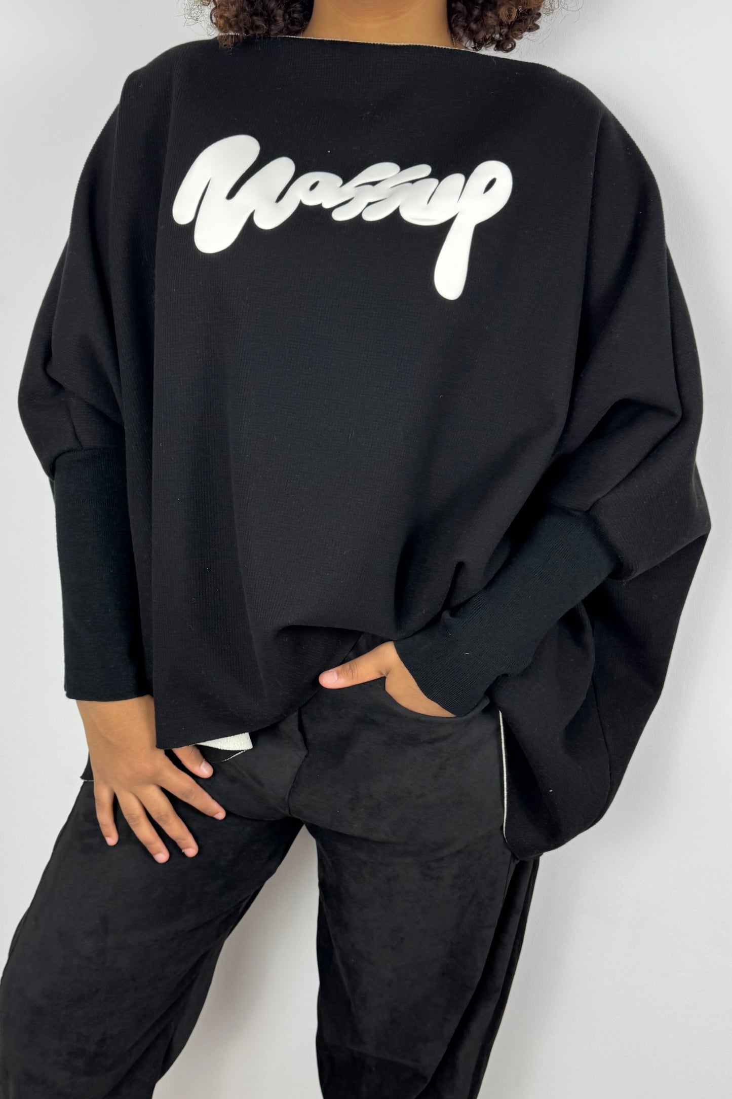 Locker geschnittenes Shirt mit Schriftzug-Schwarz