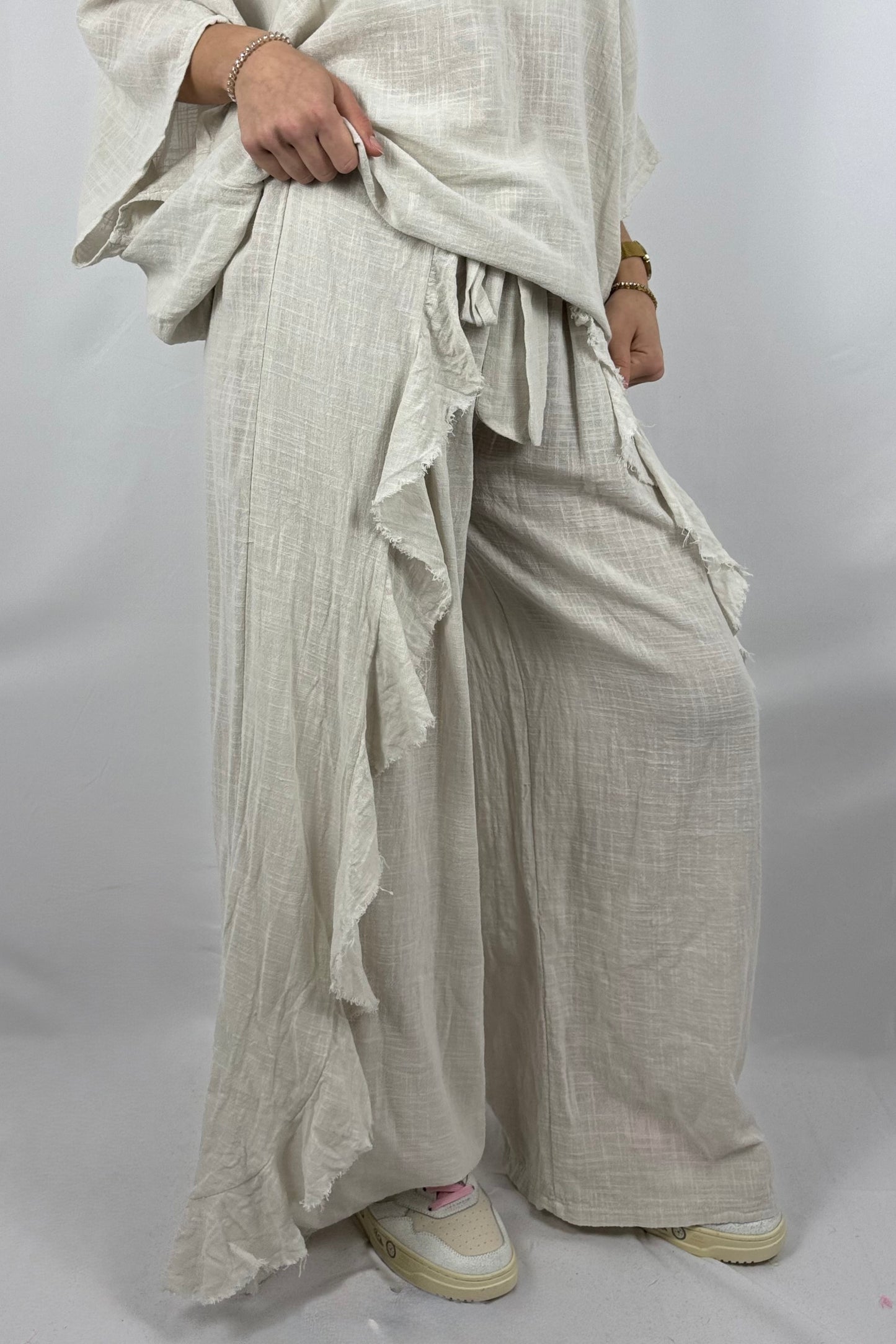 Baumwoll Hose mit Bindegürtel & Volants – Boho Style-Beige