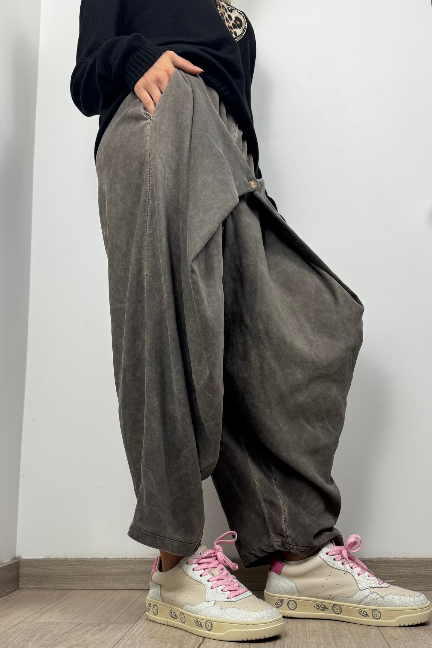 Asymmetrische Hose mit Wickeloptik –Mud