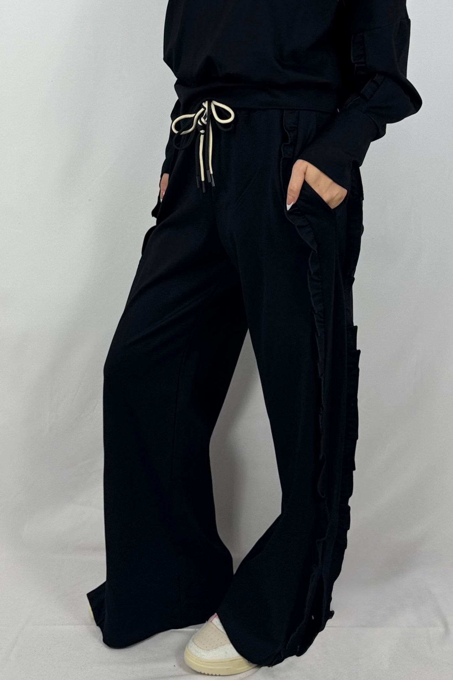 Lässige Hose mit Rüschen-Details-Schwarz