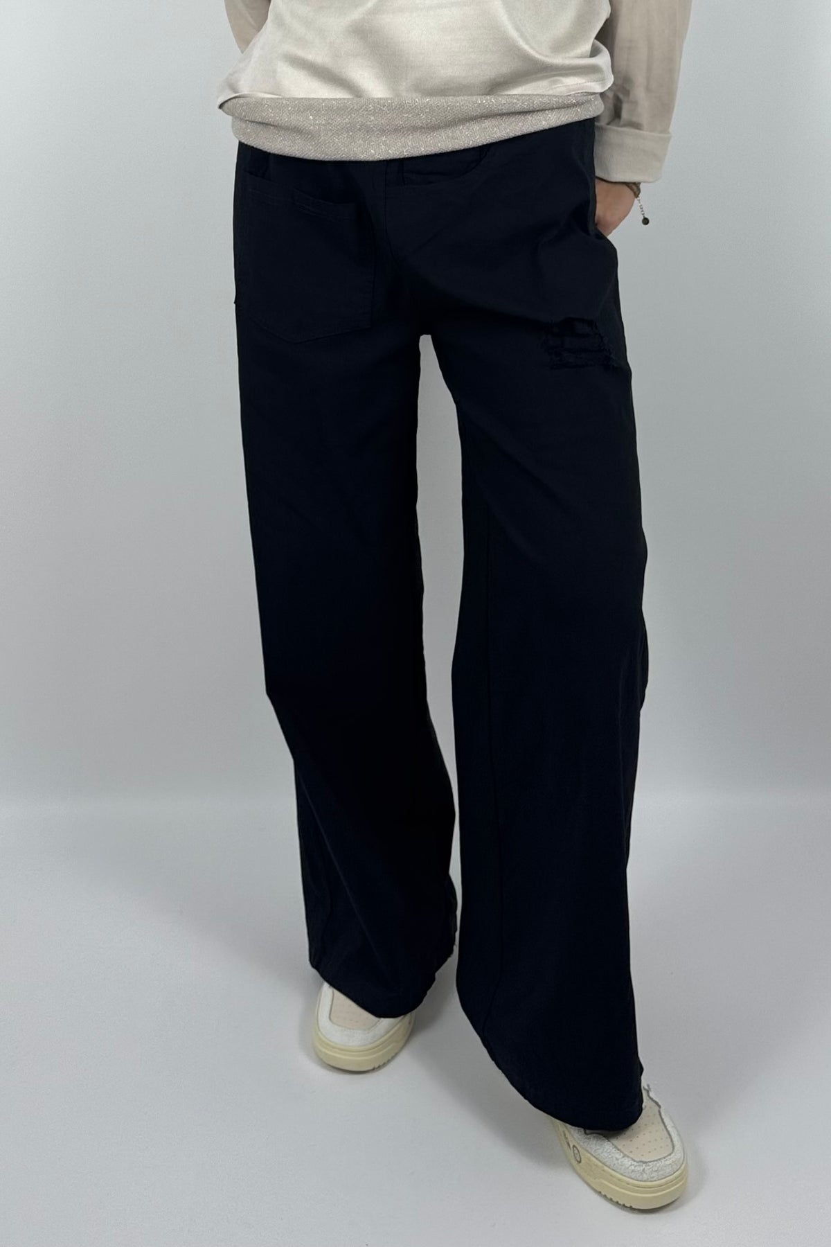 Damen Wide-Leg Hose mit Destroyed-Details – Schwarz