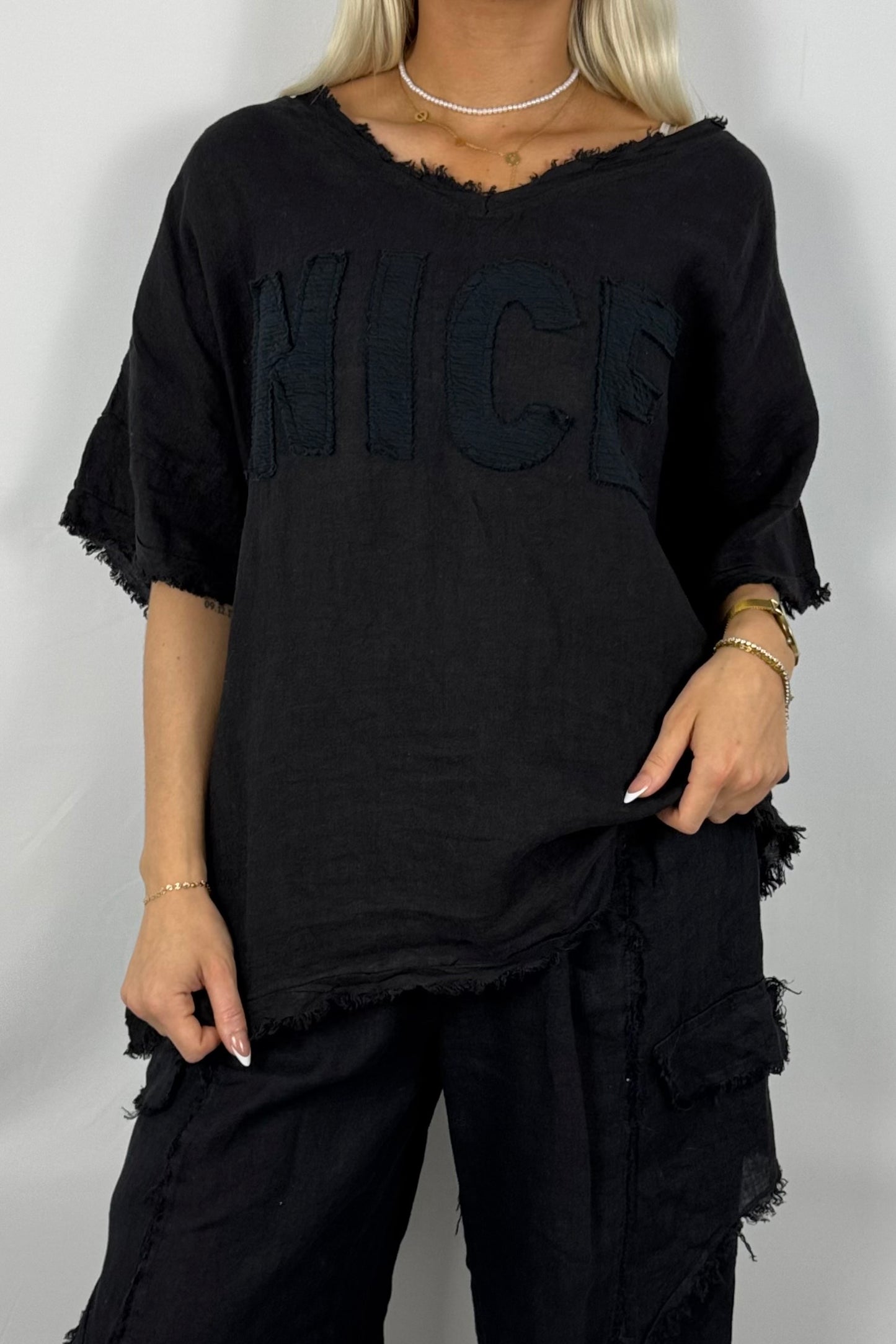 Leinen-Shirt mit „NICE“-Applikation-Schwarz