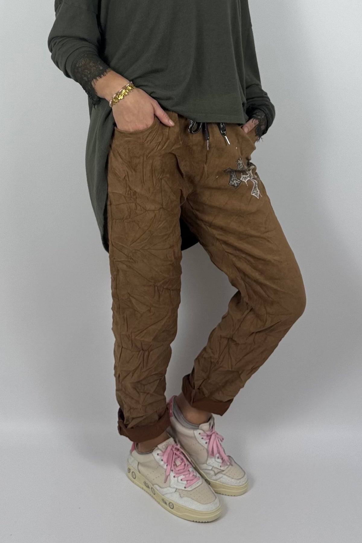 Damen Hose mit Kreuz-Details –Kamel