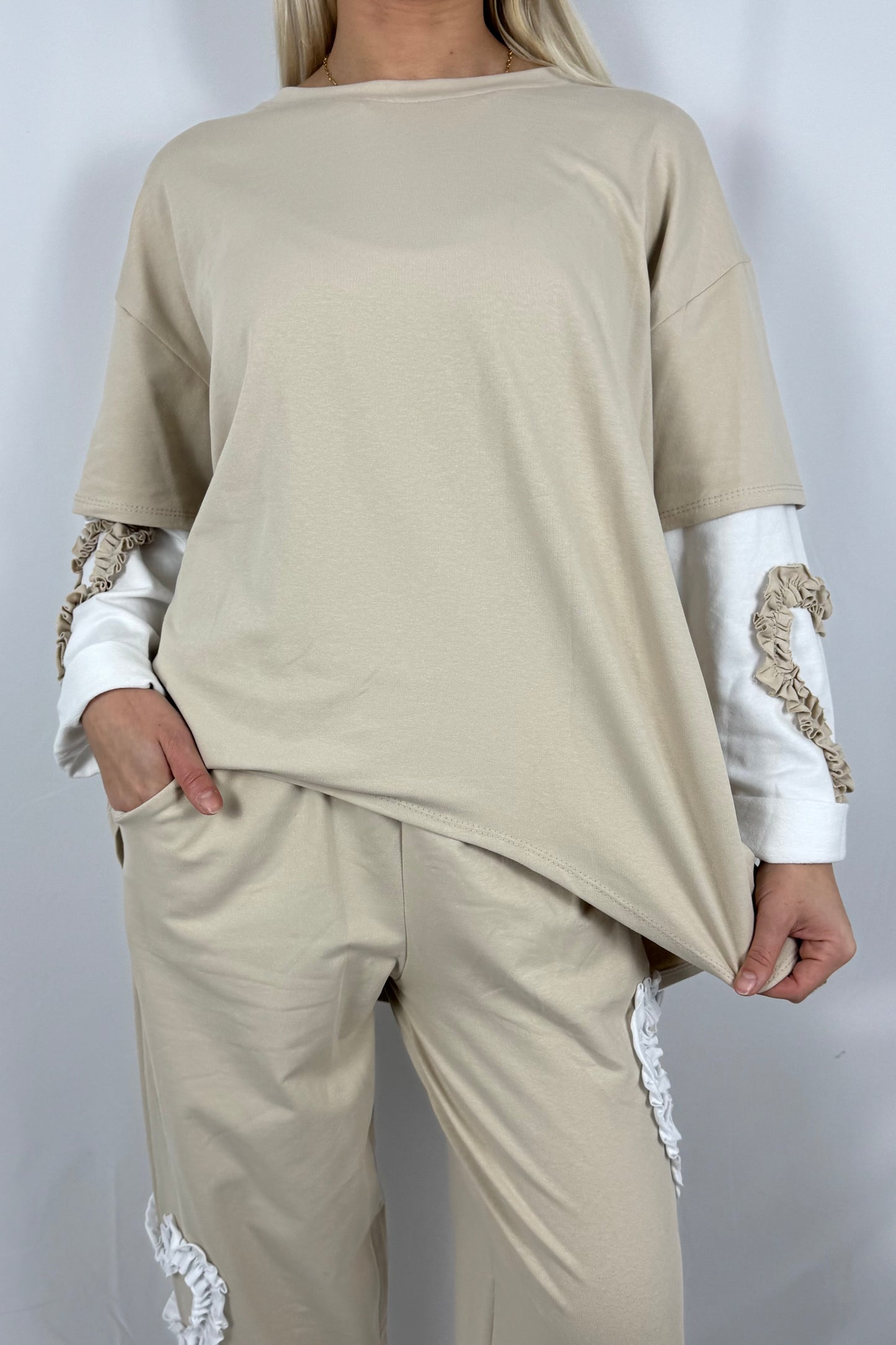 Damen Shirt mit Herz Applikation an den Ärmeln-Beige