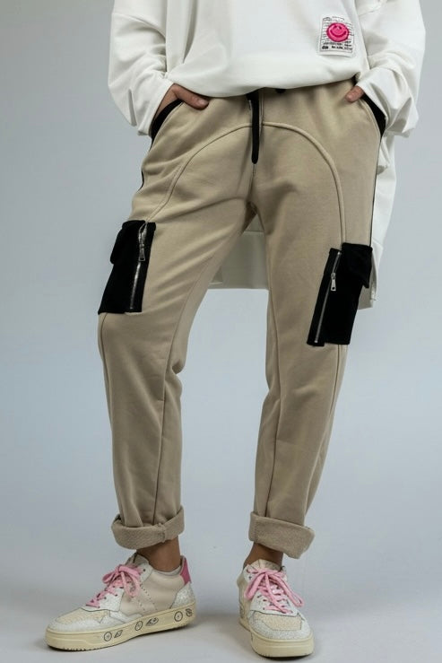 Hose mit Kontrastdetails & Reißverschlusstaschen-Beige