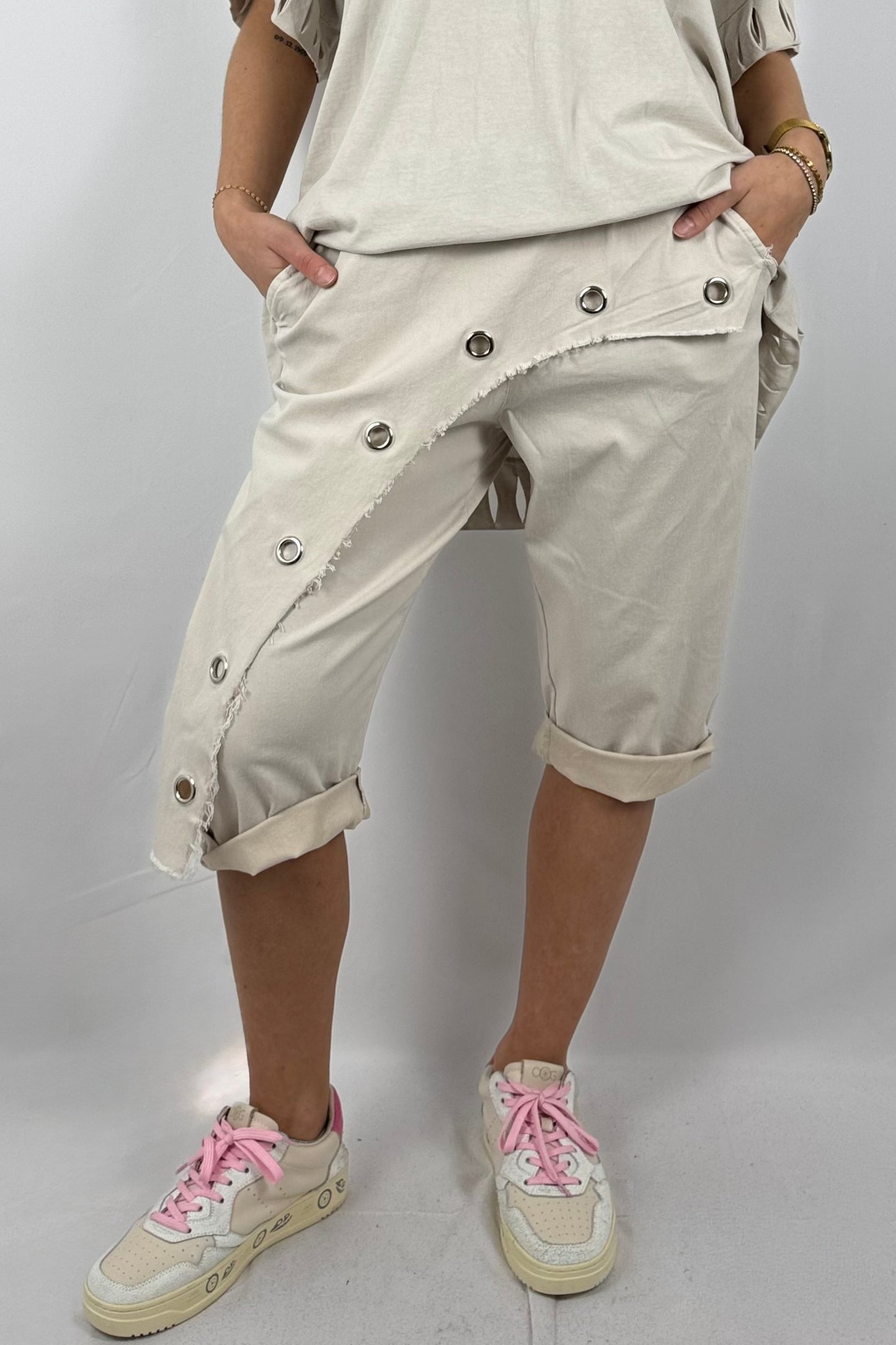 Paperbag-Shorts mit Zierösen und asymmetrischer Front- Beige