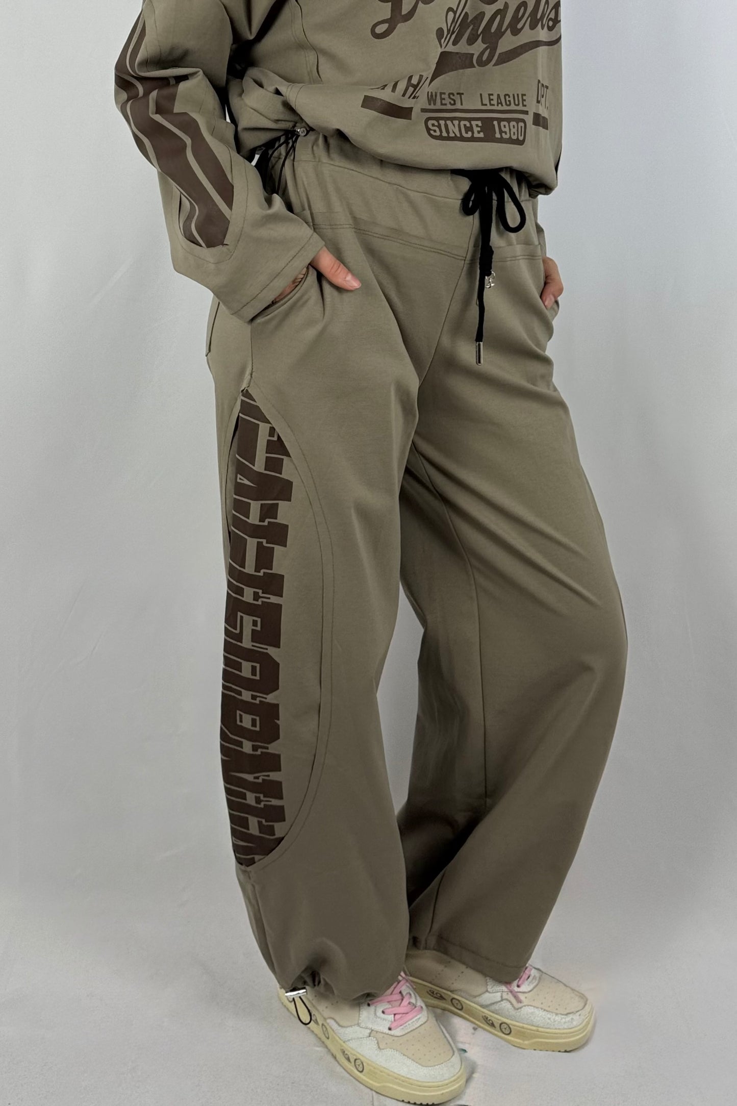Damen Hose – Sportlicher Freizeit-Look mit Schriftzug-Mud