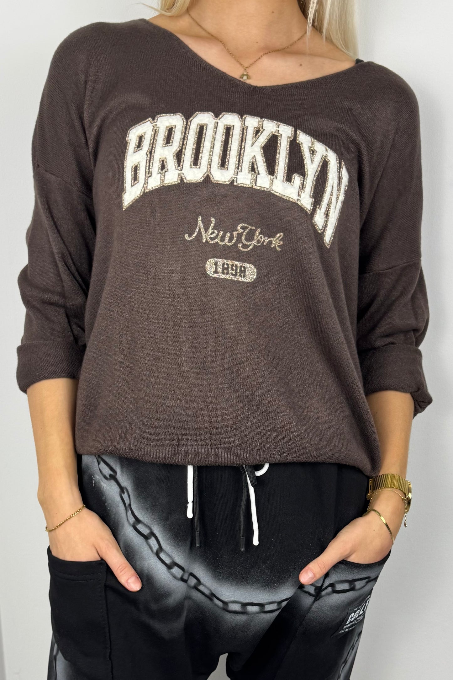 Shirt „Brooklyn New York“ mit V-Ausschnitt – Choco
