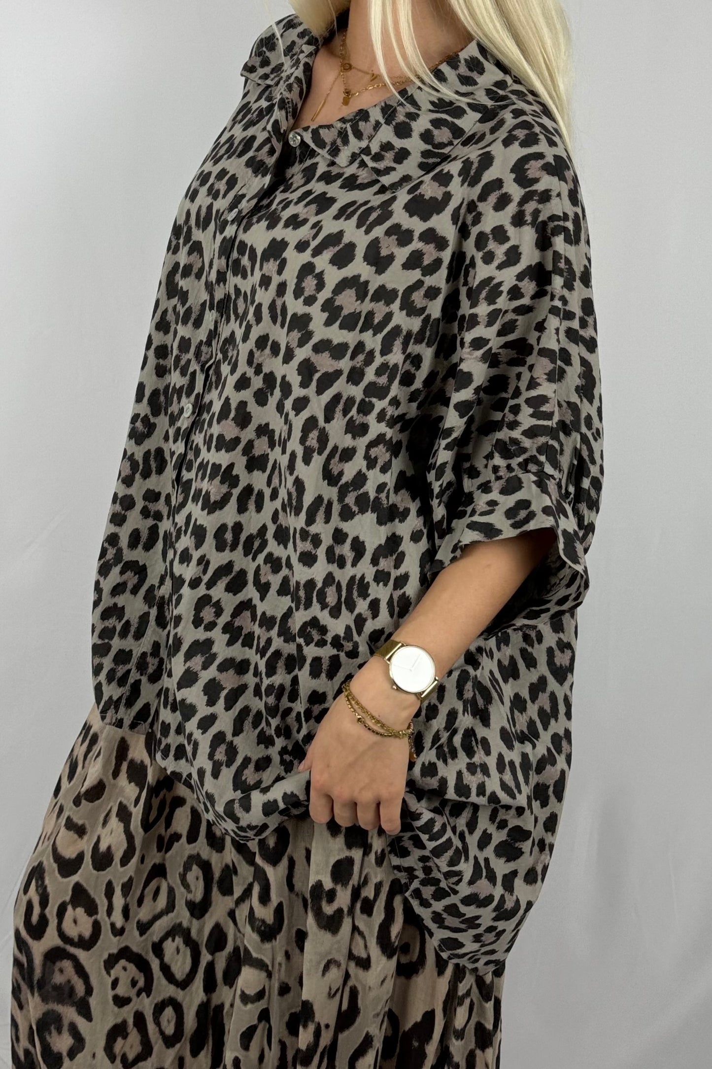 Leo-Bluse aus Baumwolle – lässiger Oversize-Look-Mud