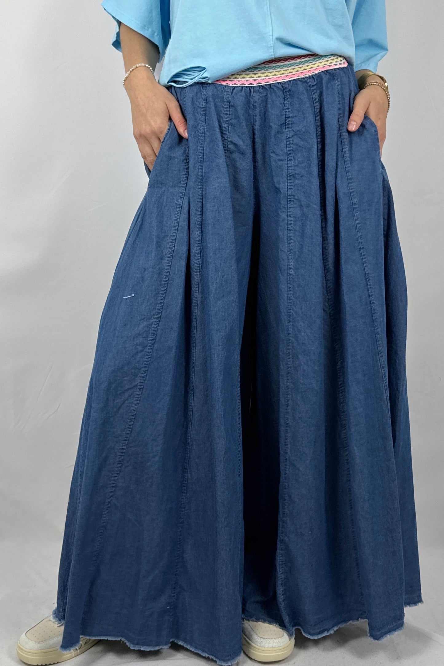 Jeans Hose mit buntem Bund – Sommerlicher Hingucker-Blau