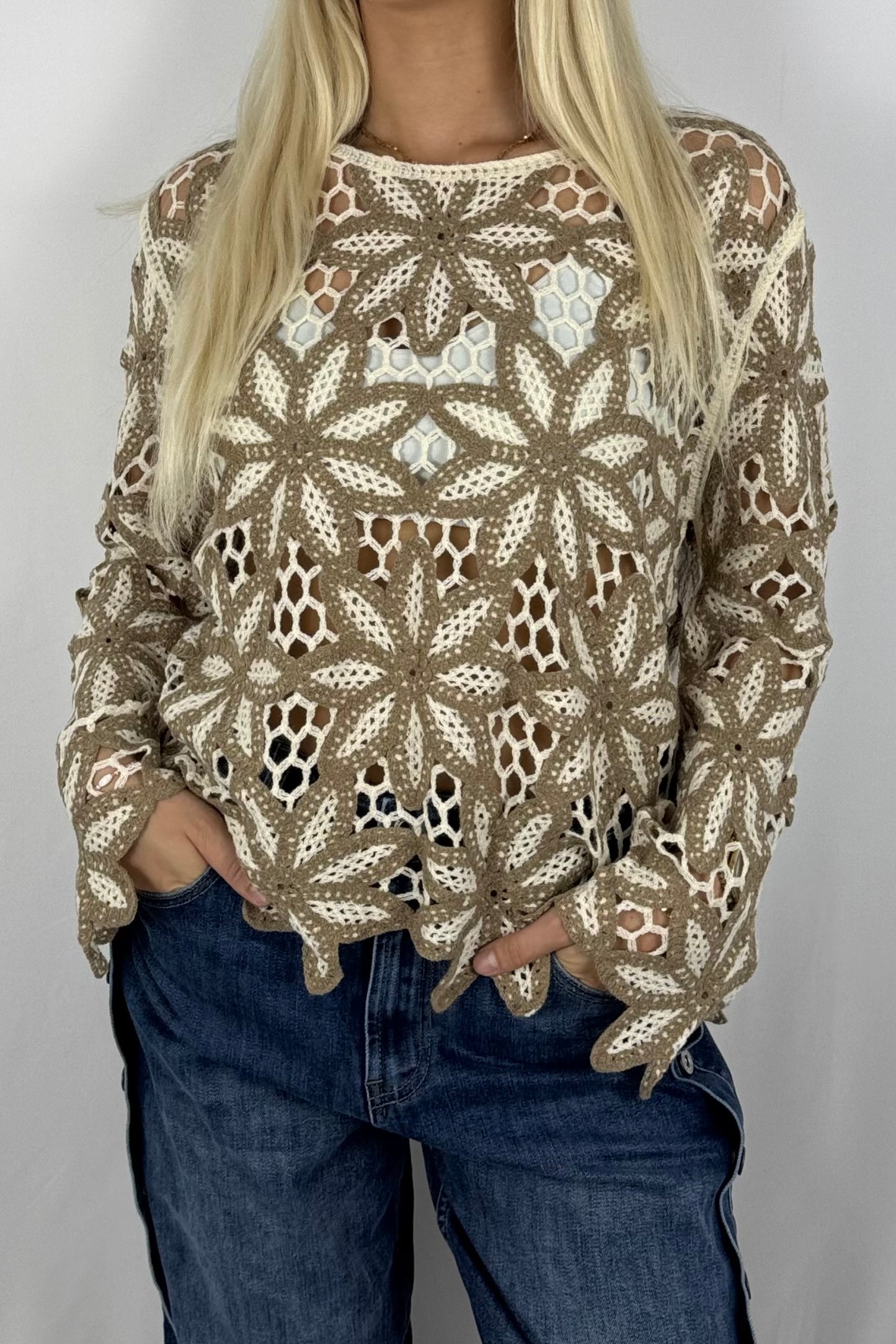 Gehäkeltes Oversize-Shirt mit Blumenmuster-Mud