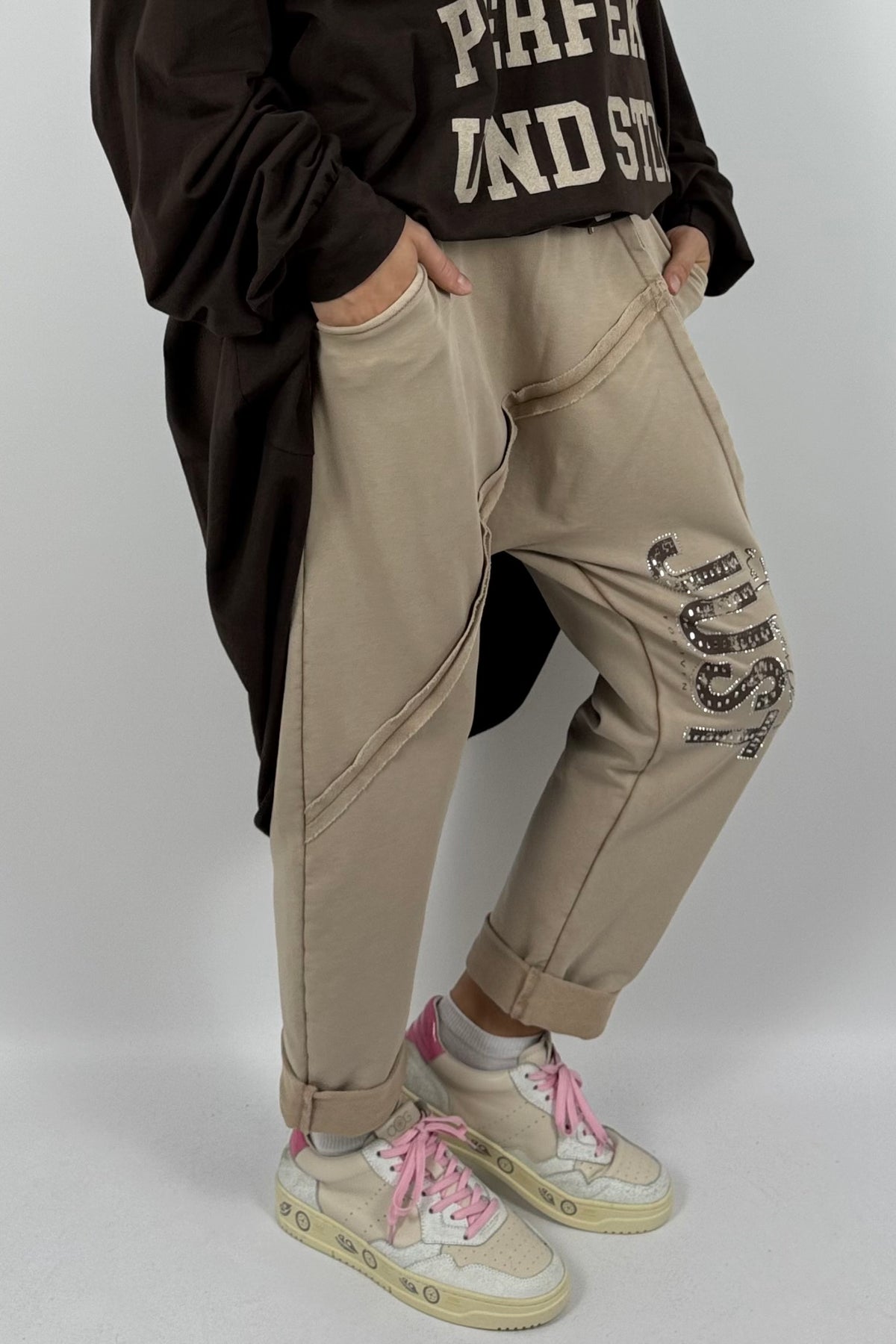 Lässige Baggy-Hose mit „JUST“-Detail – Safari