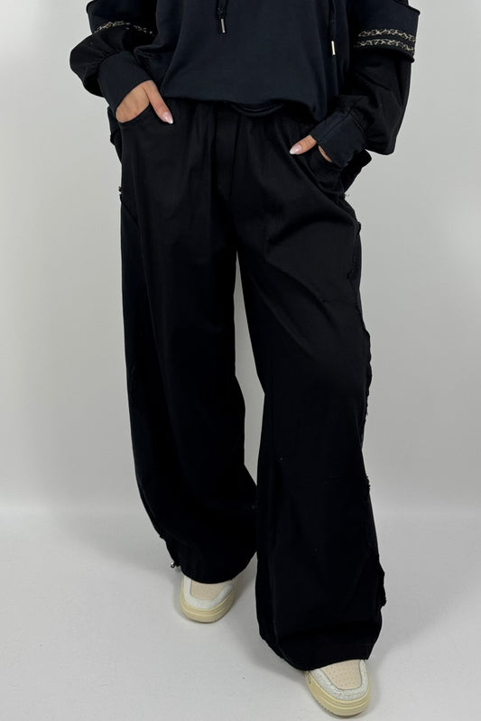 Baggy Hose mit Leo-Streifen-Schwarz