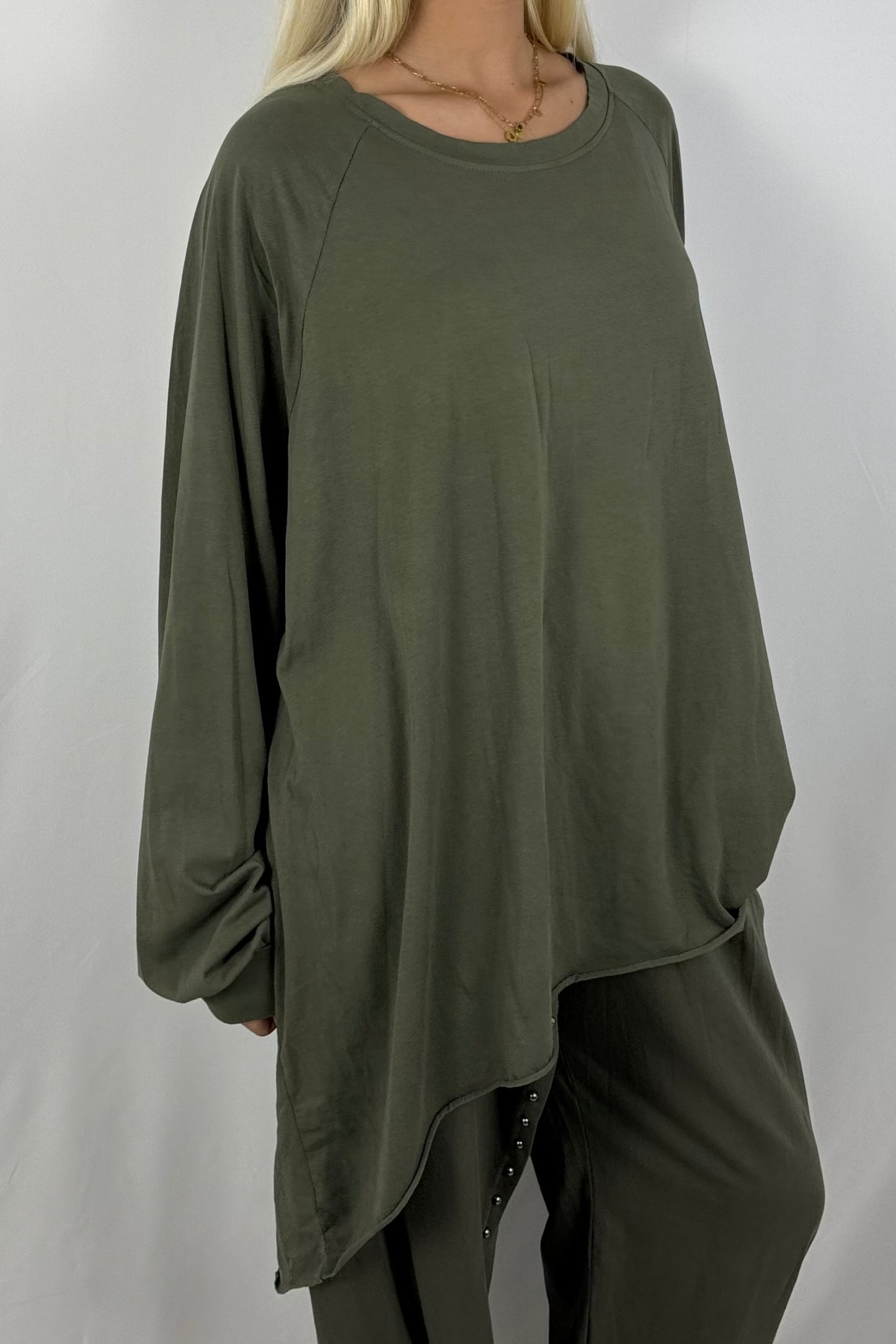 Oversize-Shirt „STYLE“ mit Leo-Print auf dem Rücken-Khaki