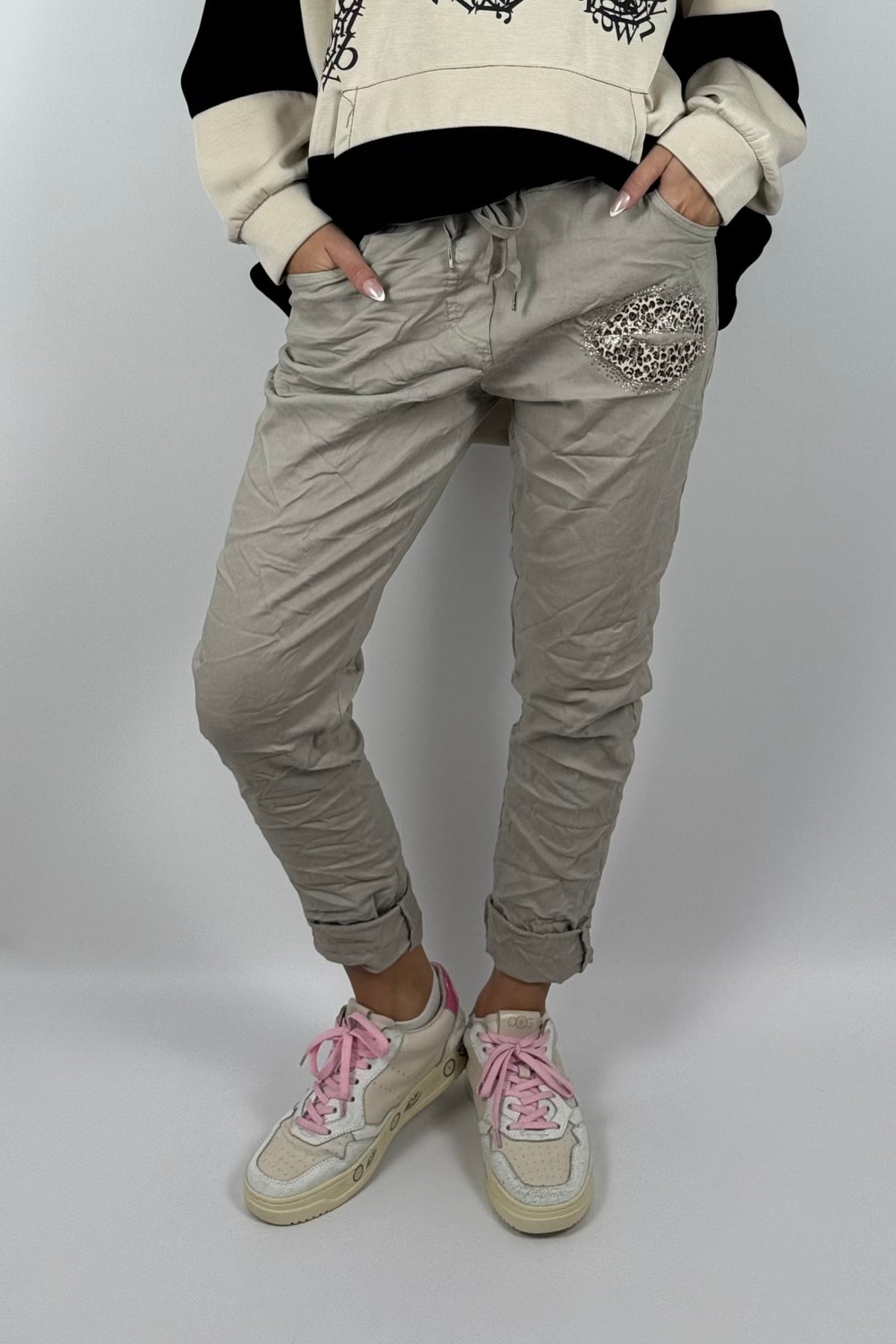 Damen Schlupfhose mit Leo-Kussmund-dunkel beige