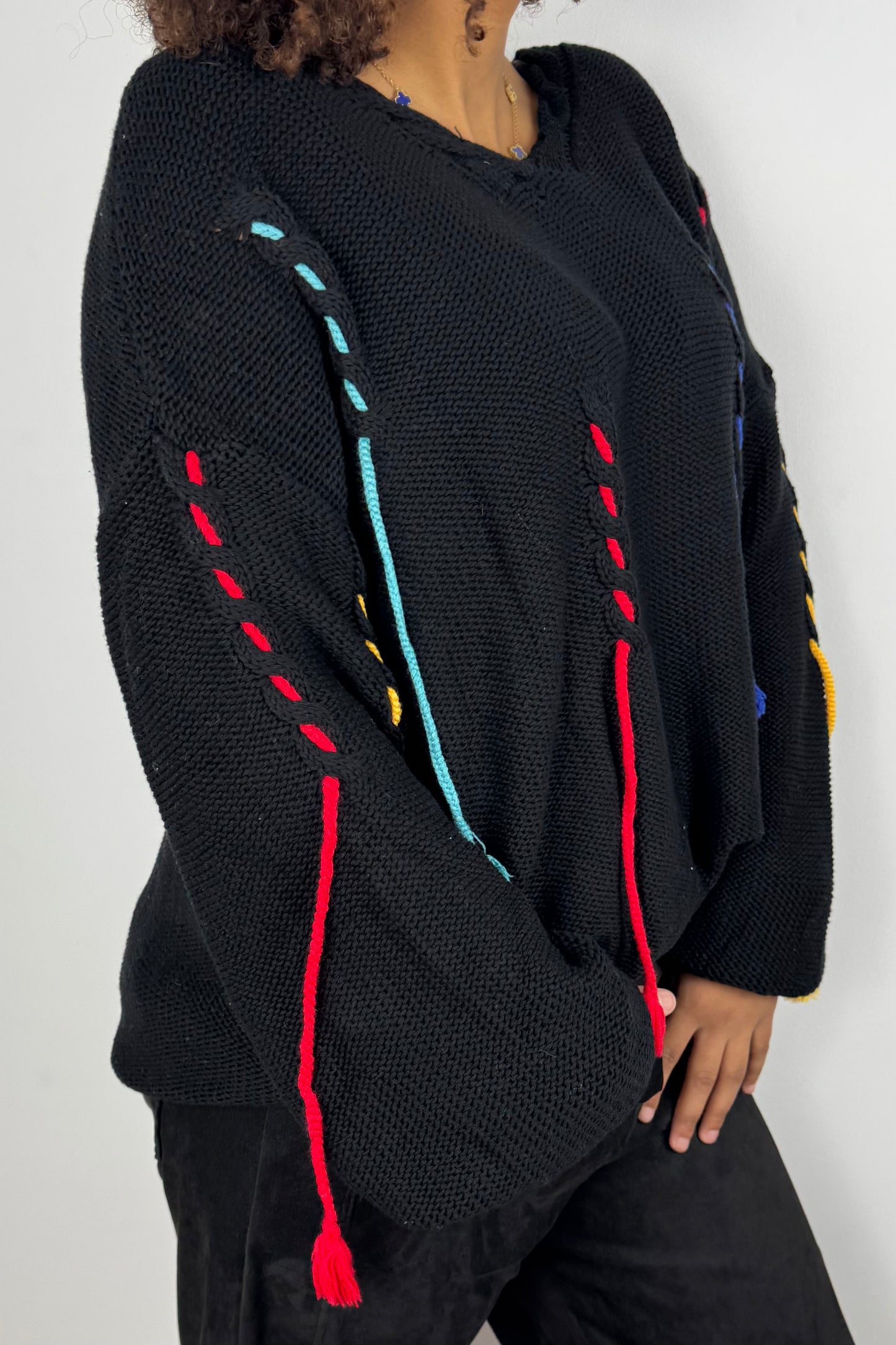 Strickpullover mit bunten Details – Schwarz