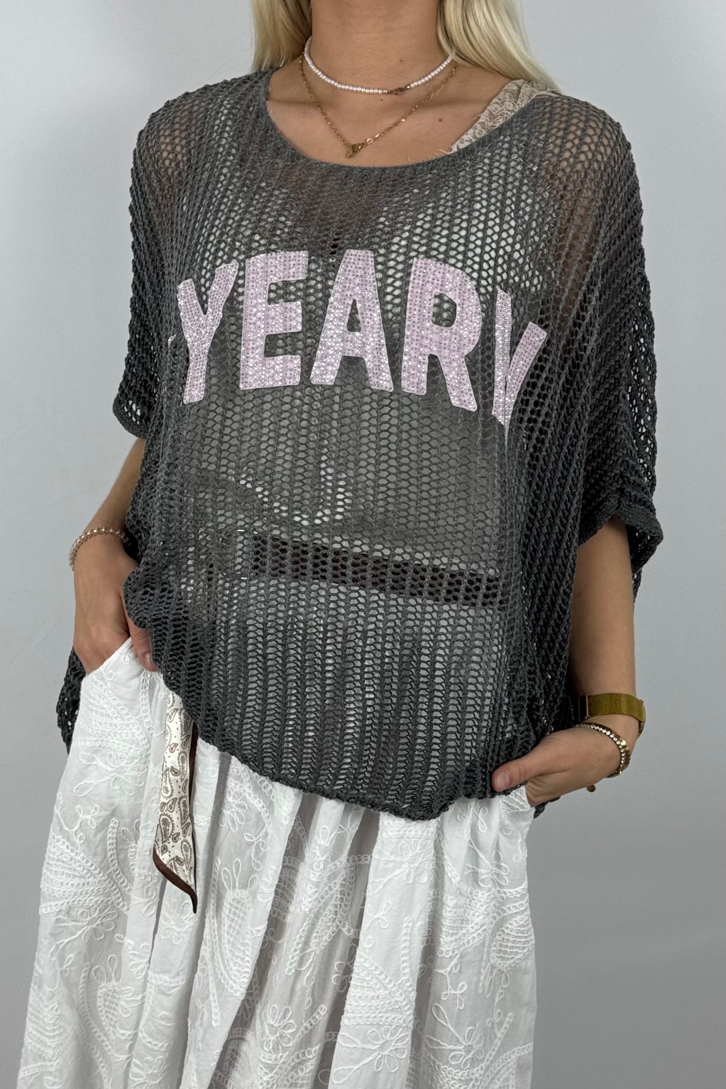 Oversize Strickshirt „YEARN“ – Netzlook Statement Shirt-Schwarz