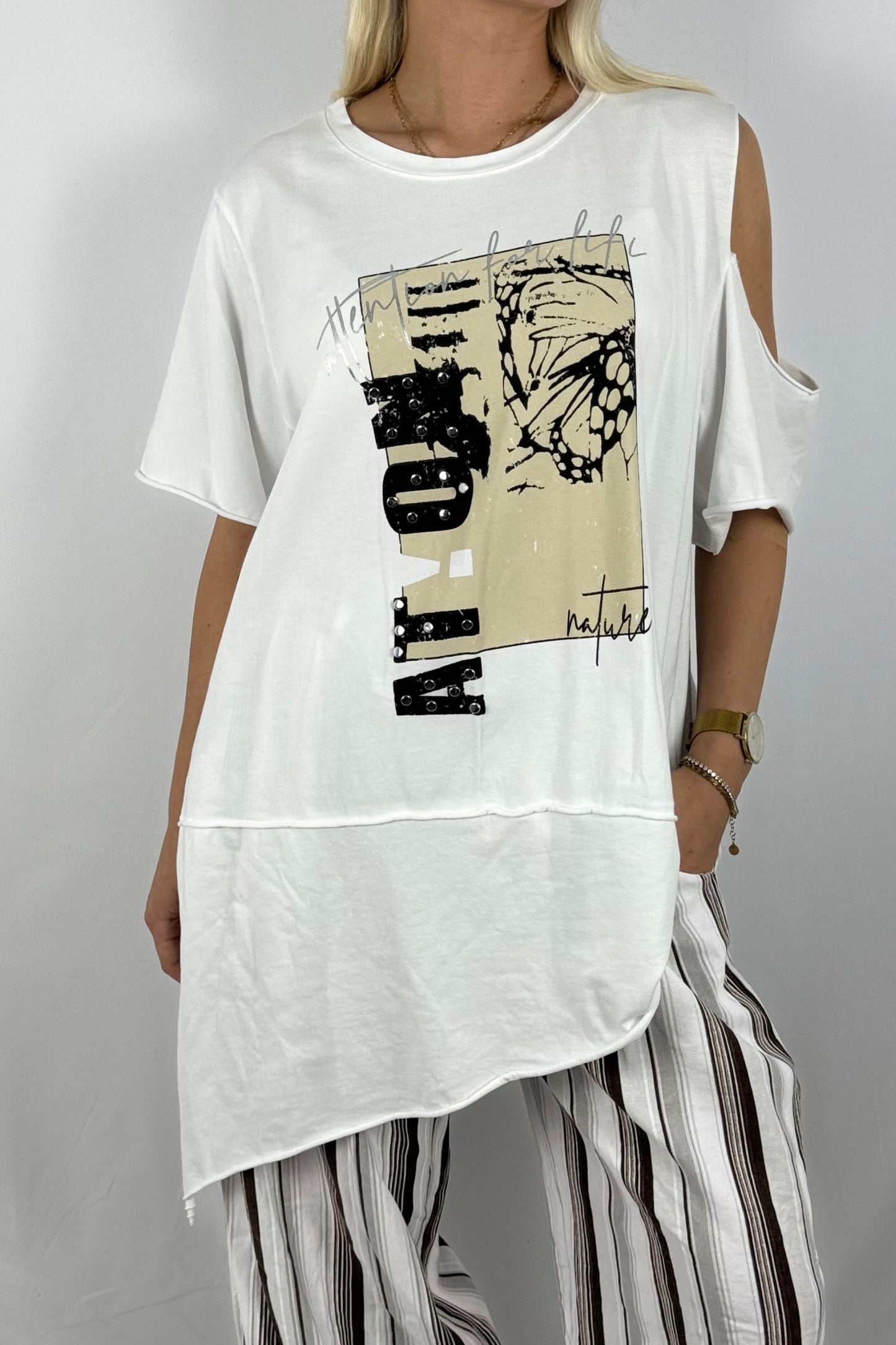 Asymmetrisches Shirt mit Print & Cut-Out-Details – modern und bequem-Weiß