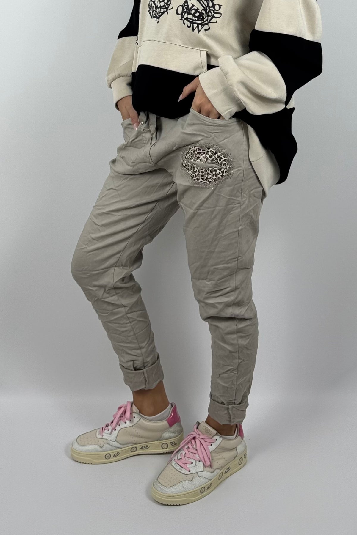 Damen Schlupfhose mit Leo-Kussmund-dunkel beige
