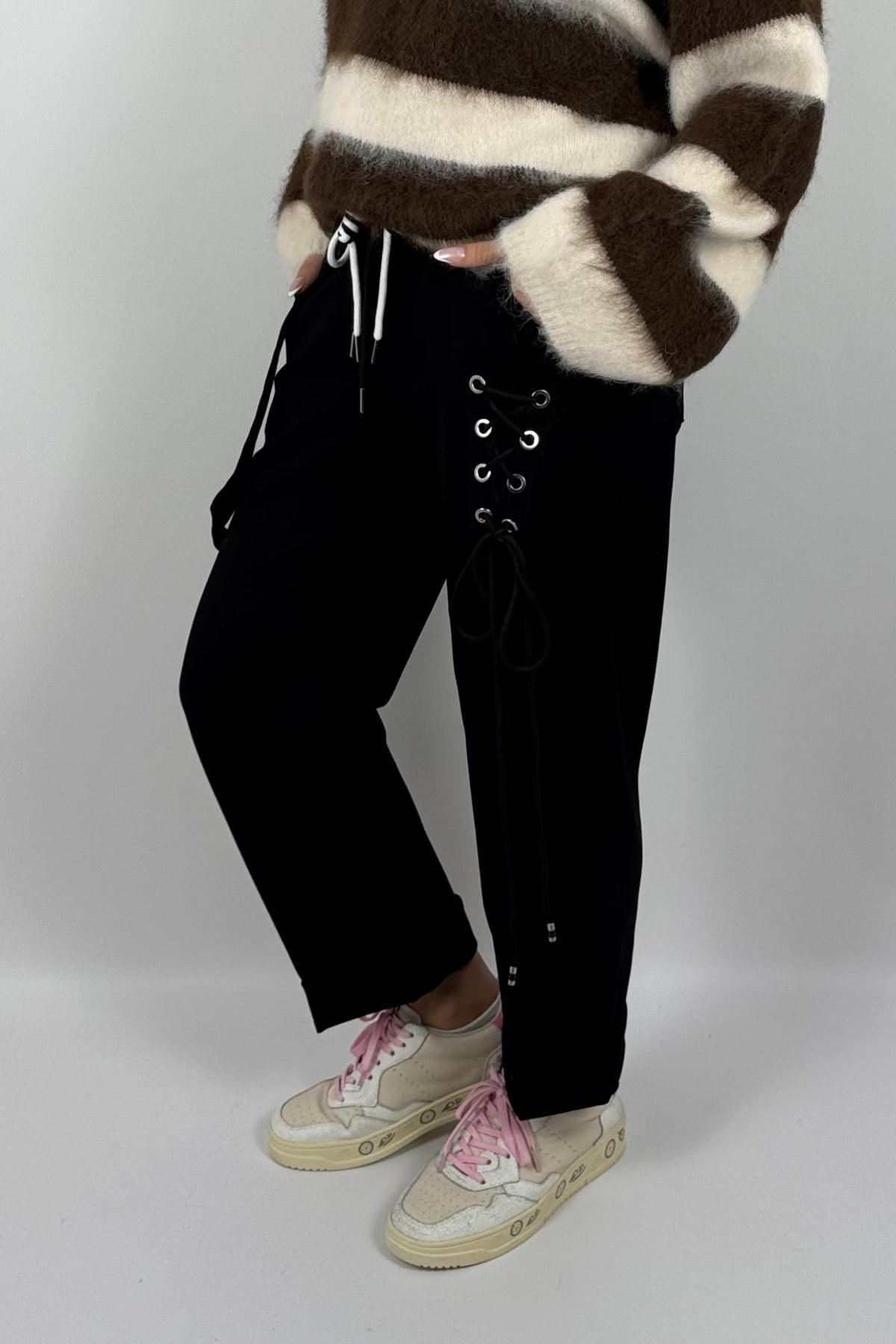 Damen Schlupfhose mit Schnürdetails –Schwarz