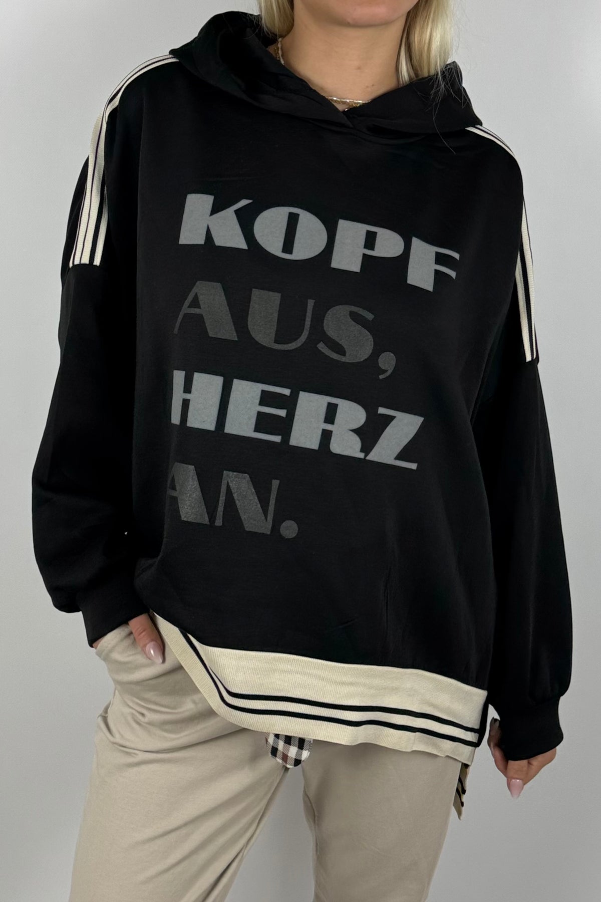Oversize Hoodie „Kopf aus, Herz an“-Schwarz