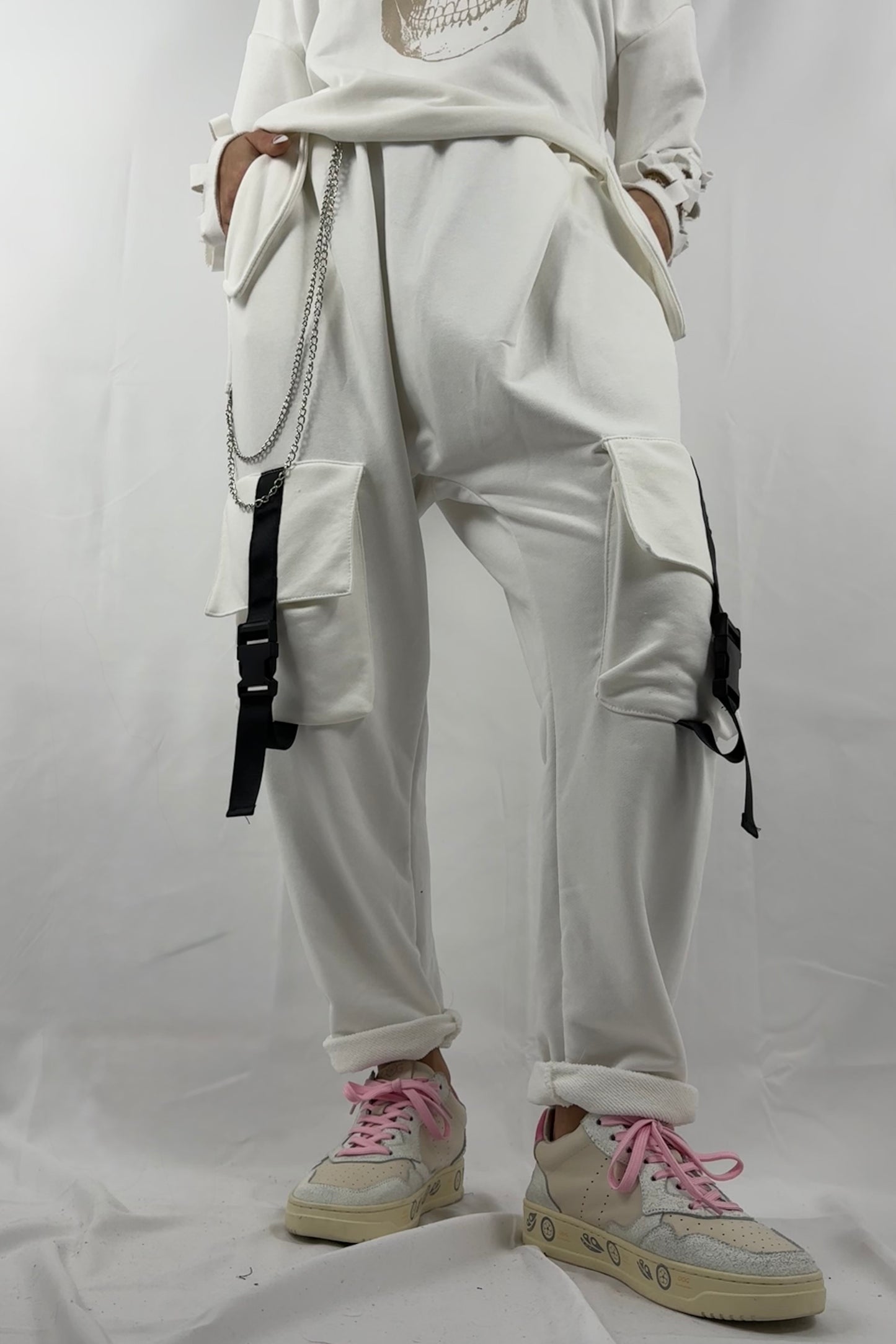 Cargo Jogpants mit Kette & Taschen –Weiß