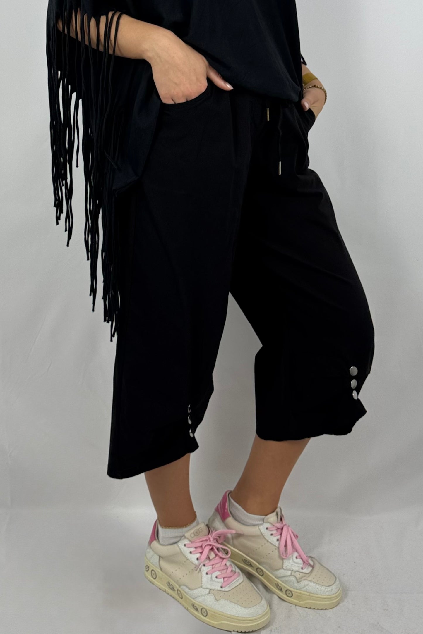 7/8-Hose mit Knopfdetail & Paperbag-Bund-Schwarz