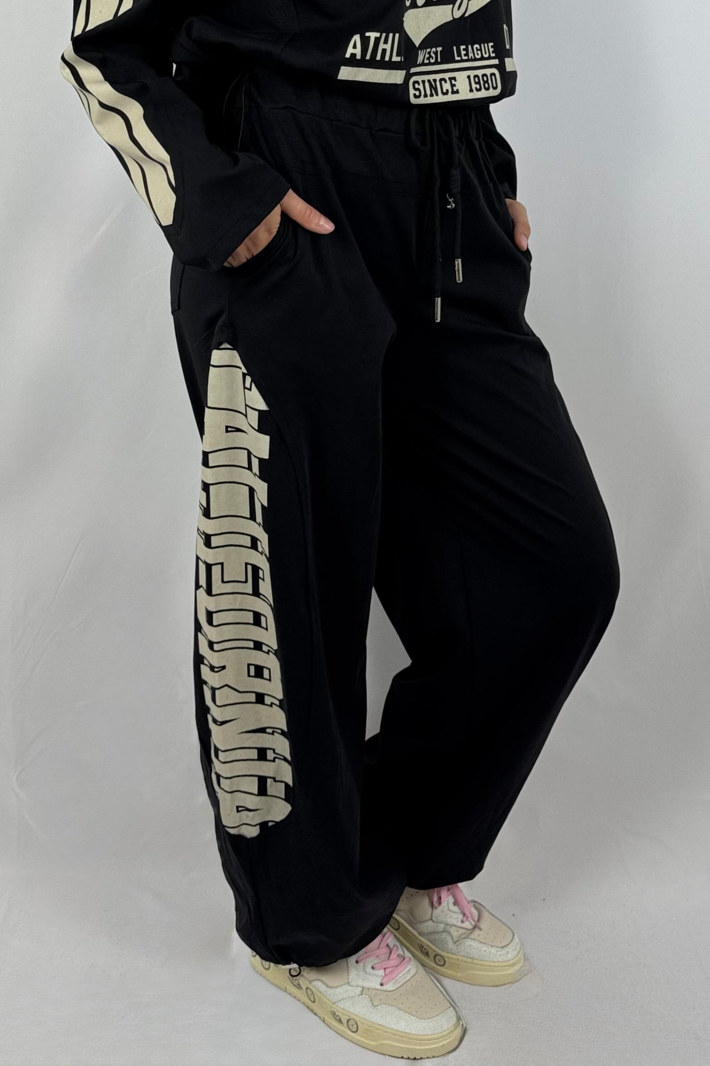 Damen Hose – Sportlicher Freizeit-Look mit Schriftzug-Schwarz