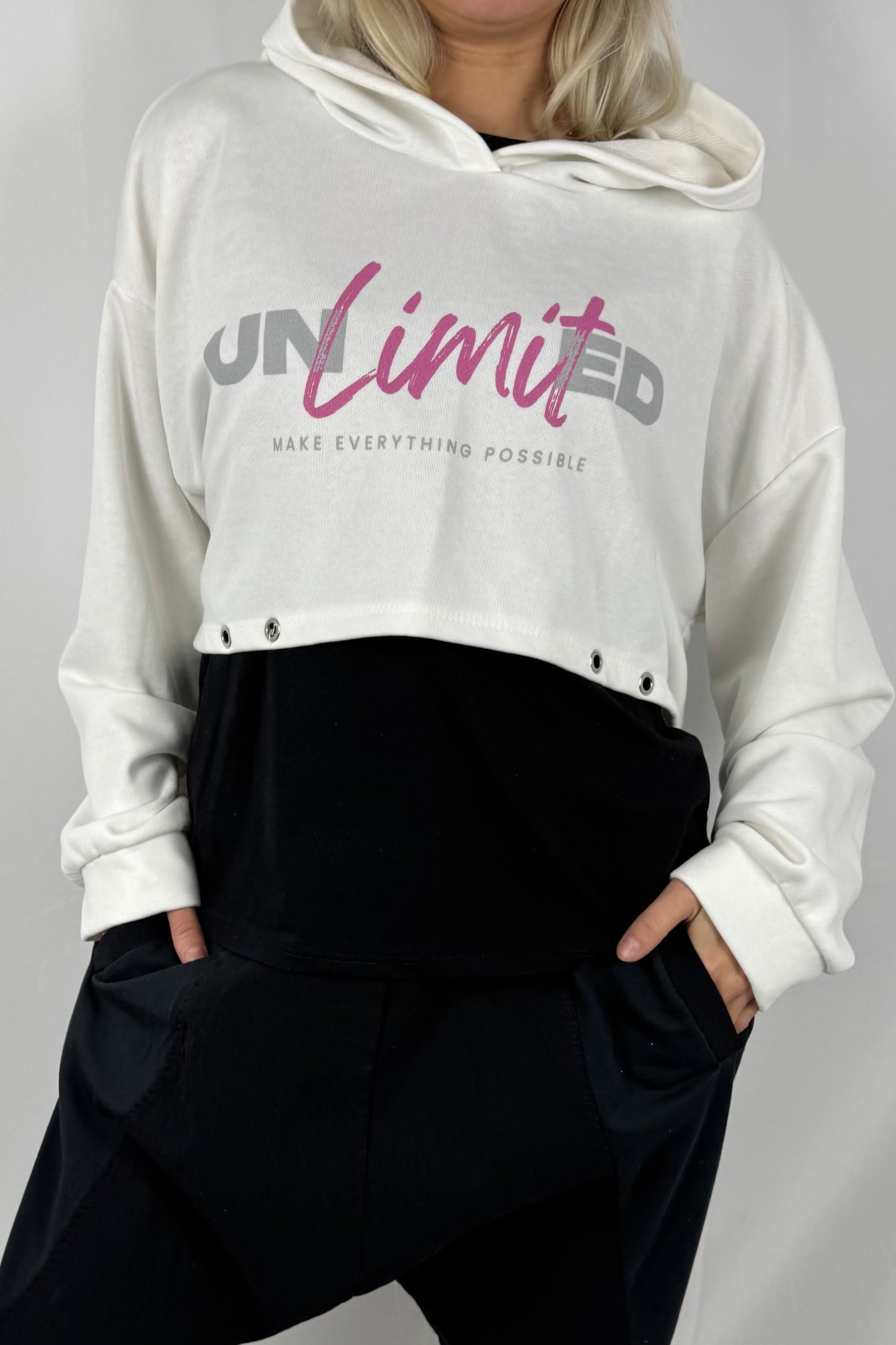 Cropped Hoodie „Unlimited – Make Everything Possible“-Weiß