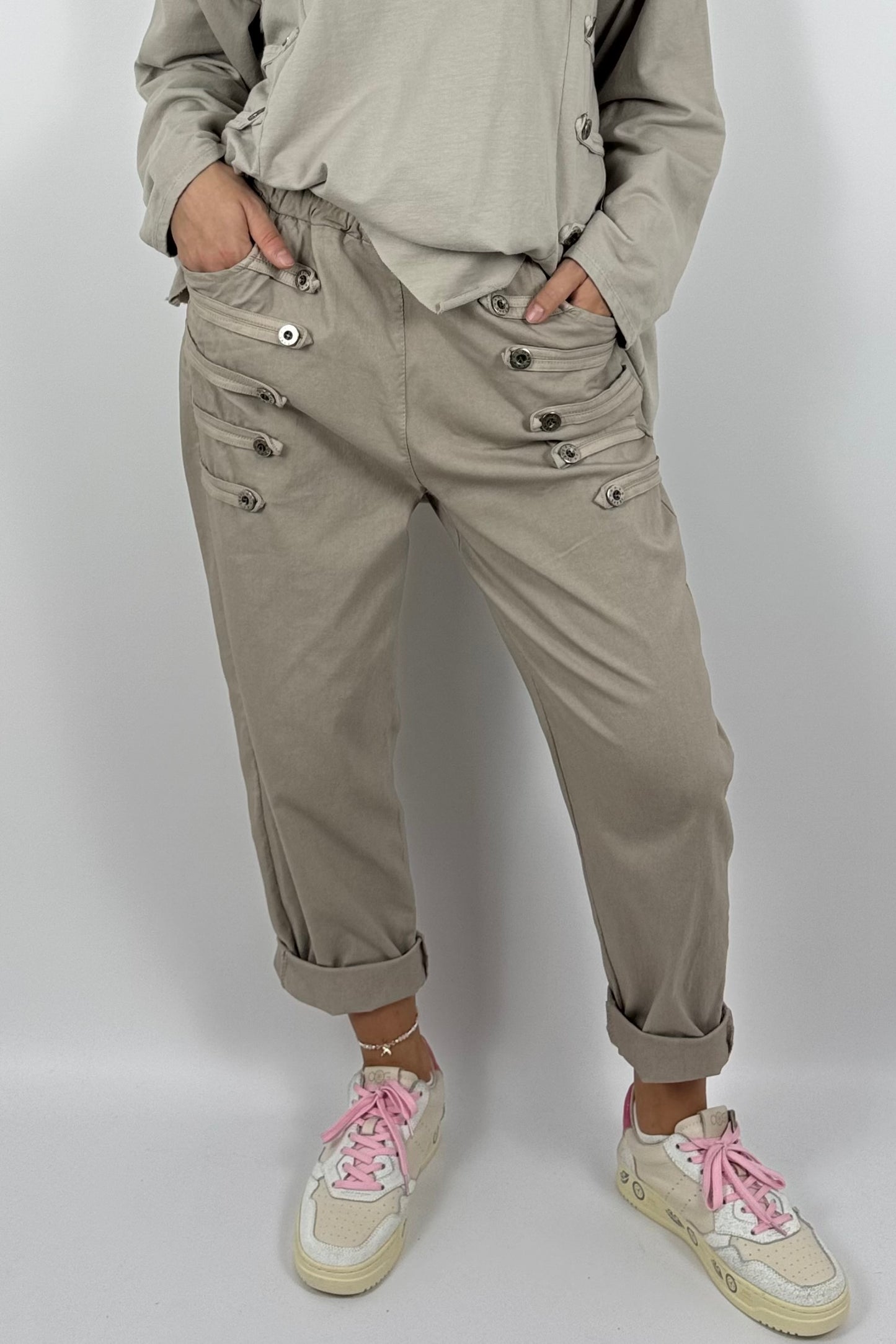 Damen Schlupfhose mit Knopfdetails – Beige