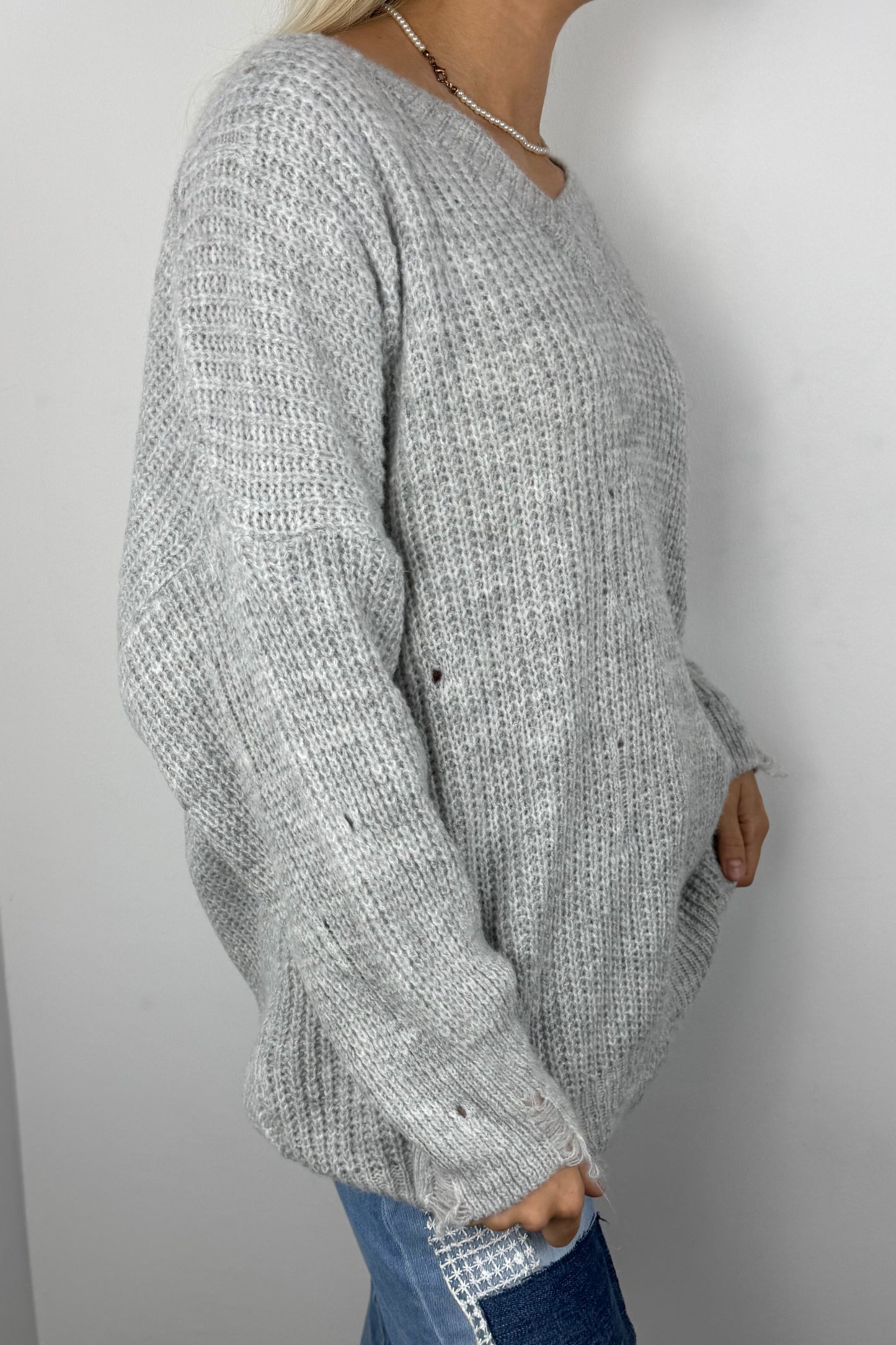 Oversize Strickpullover mit V-Ausschnitt – Grau