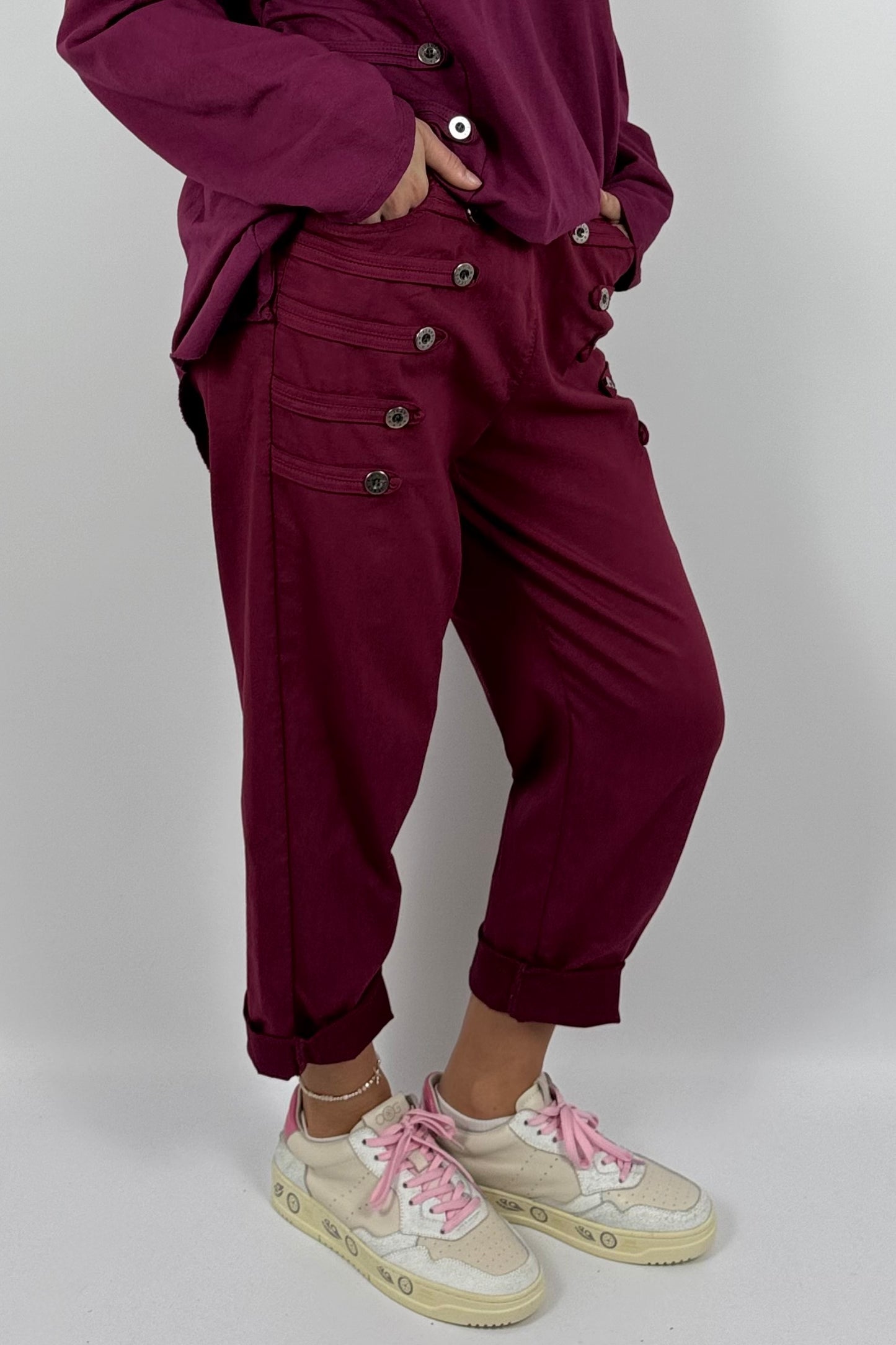 Damen Schlupfhose mit Knopfdetails – Bordeaux