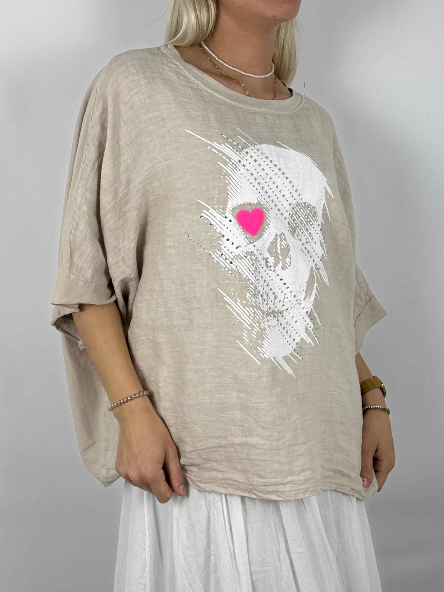 Oversize Shirt mit Skull & Herz Print – Leinenmix-Beige