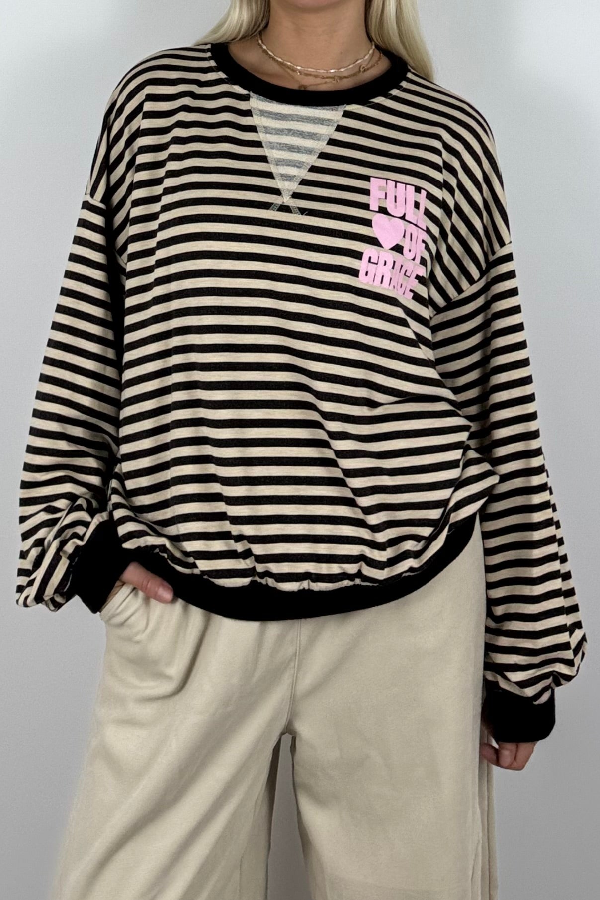 Oversize Streifen-Shirt mit „Full of Grace“-Beige